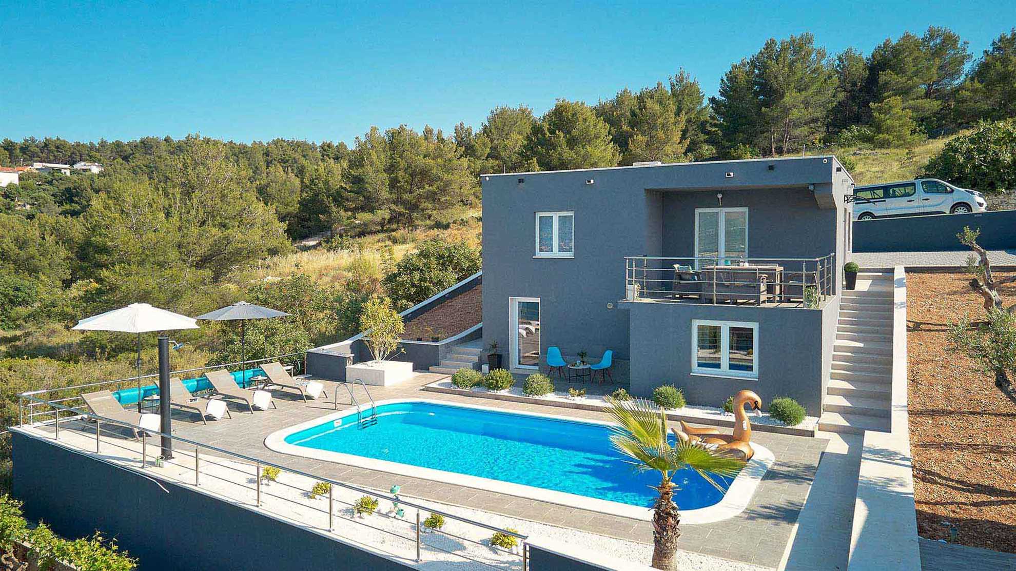 Charming villa with beautiful pool in Trogir