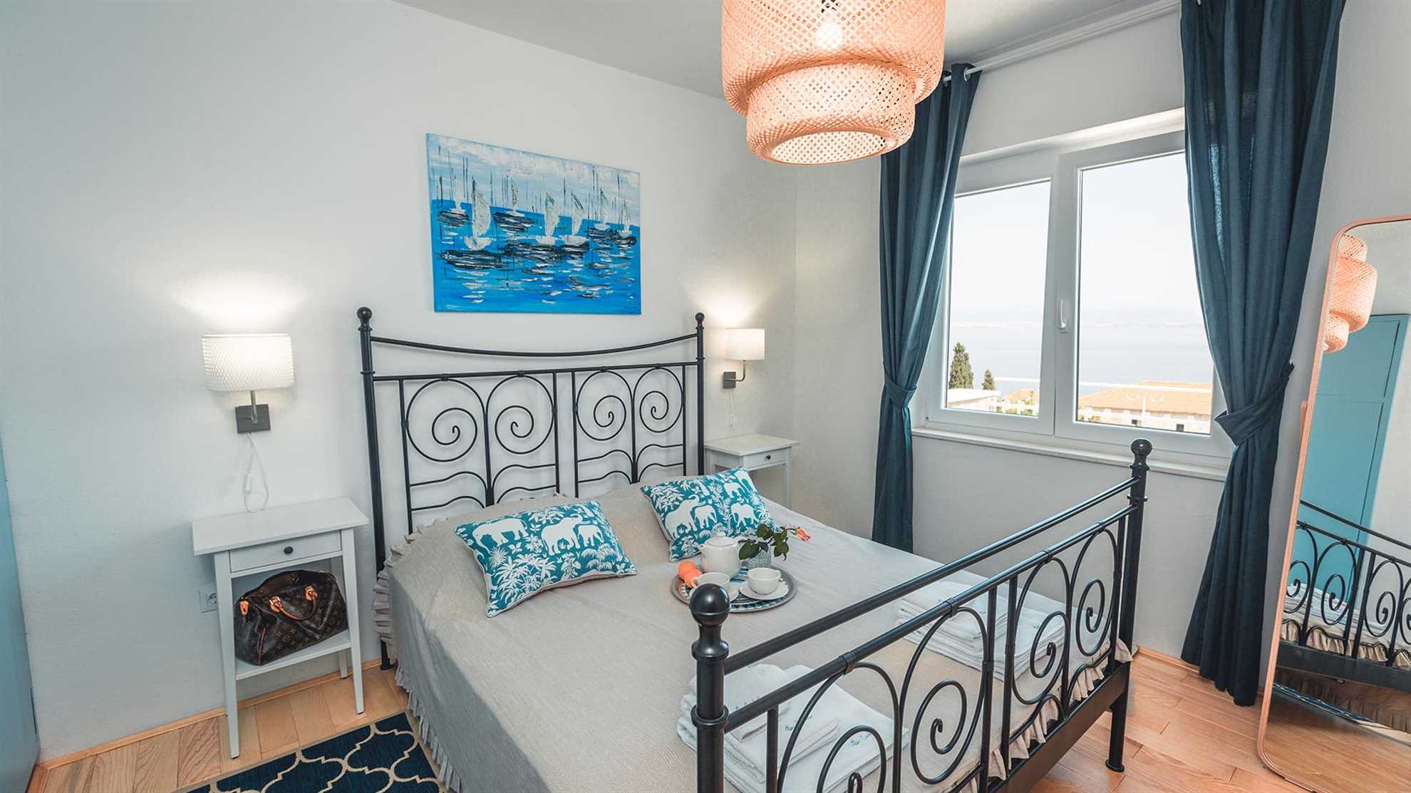 Charming villa with swimming pool in Sutivan
