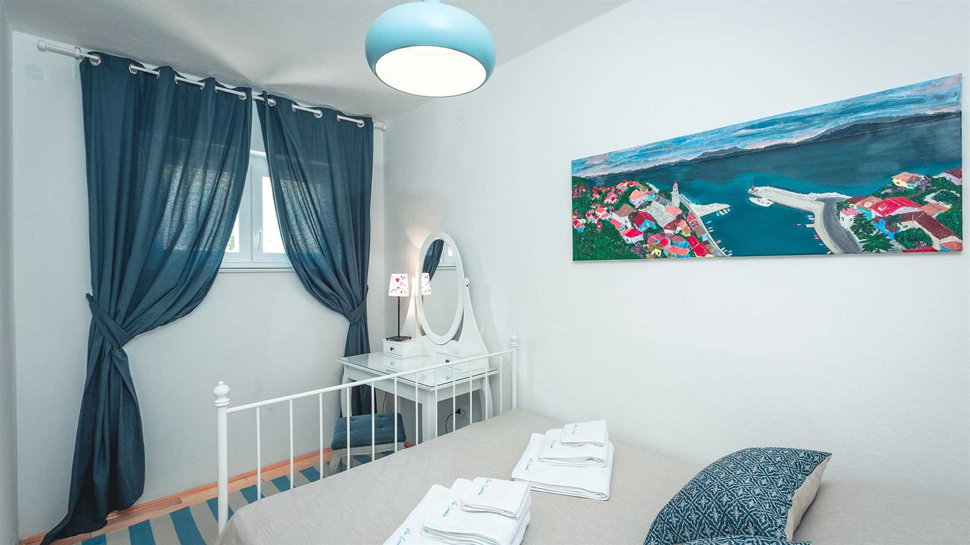 Charming villa with swimming pool in Sutivan