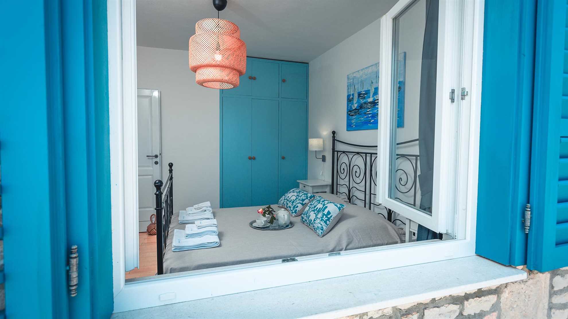 Charming villa with swimming pool in Sutivan