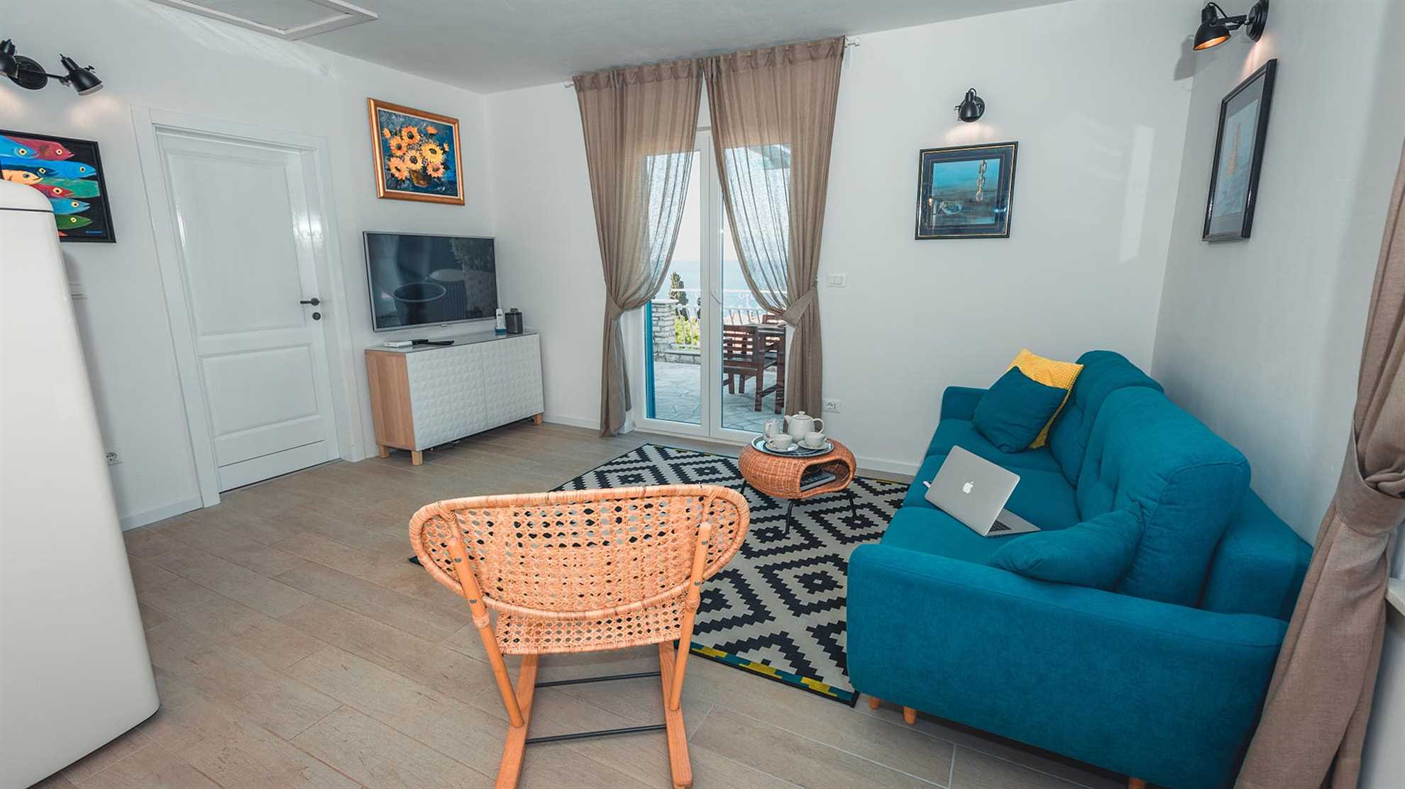 Charming villa with swimming pool in Sutivan