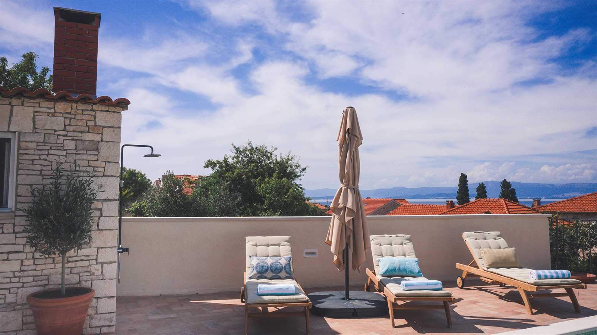 Charming villa with swimming pool in Sutivan