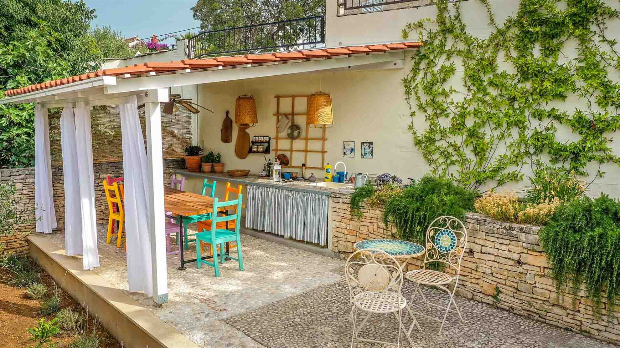 Charming villa with swimming pool in Sutivan