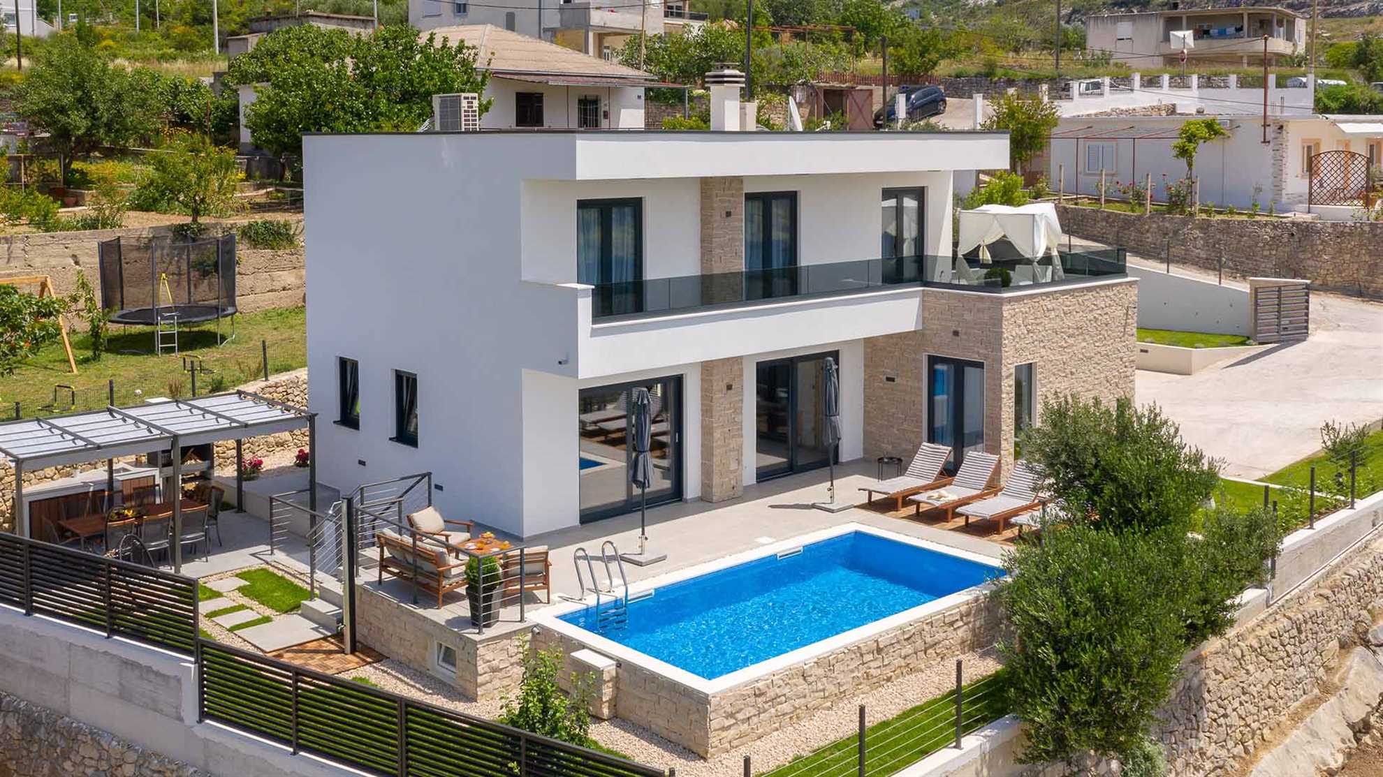 Elegant poolside villa in peaceful area in Klis
