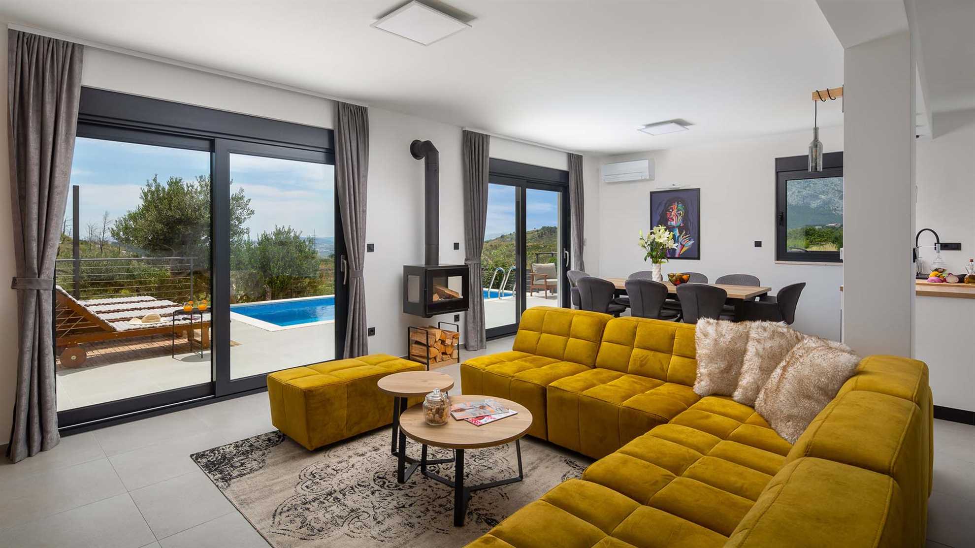 Elegant poolside villa in peaceful area in Klis