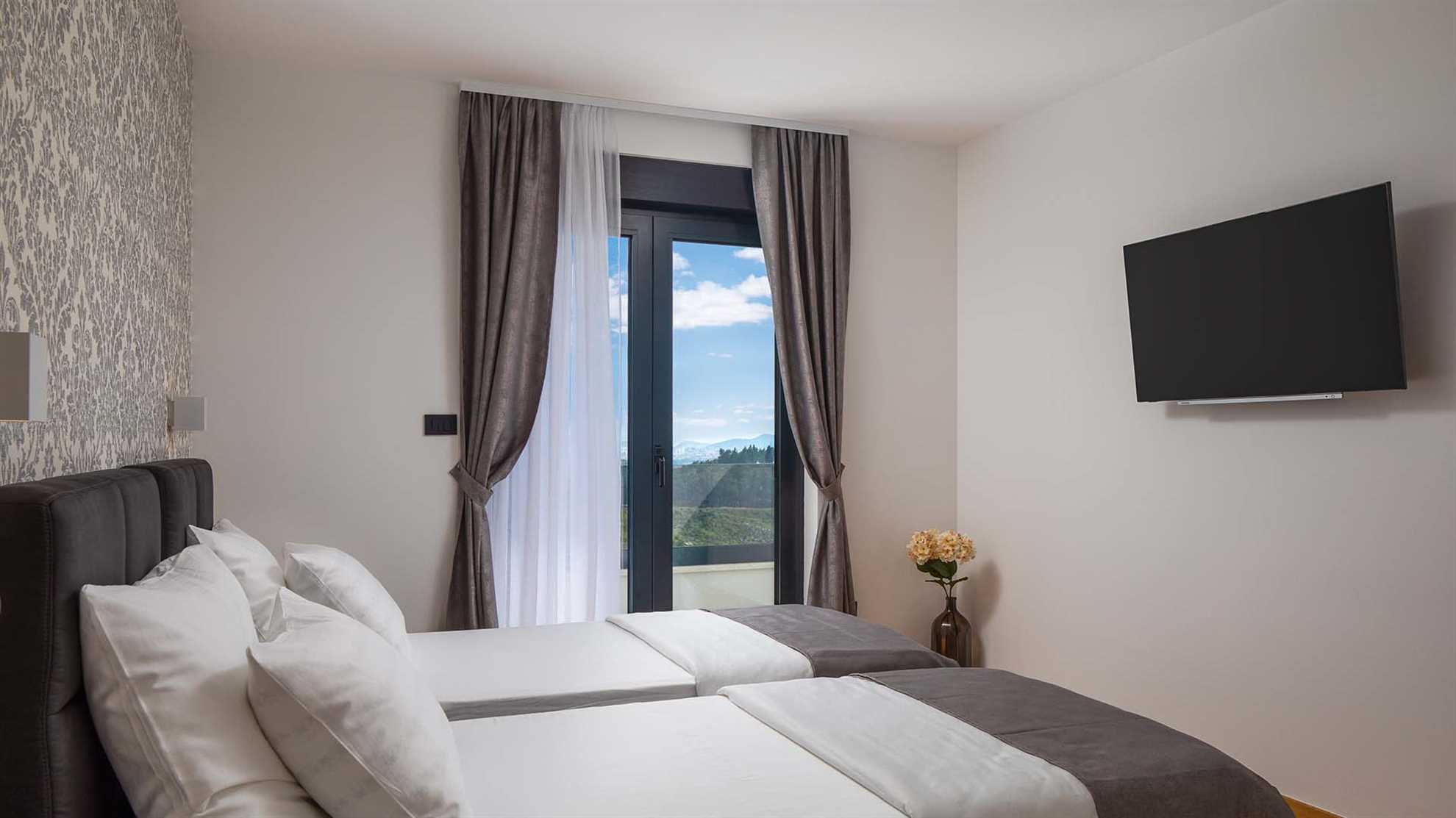 Elegant poolside villa in peaceful area in Klis