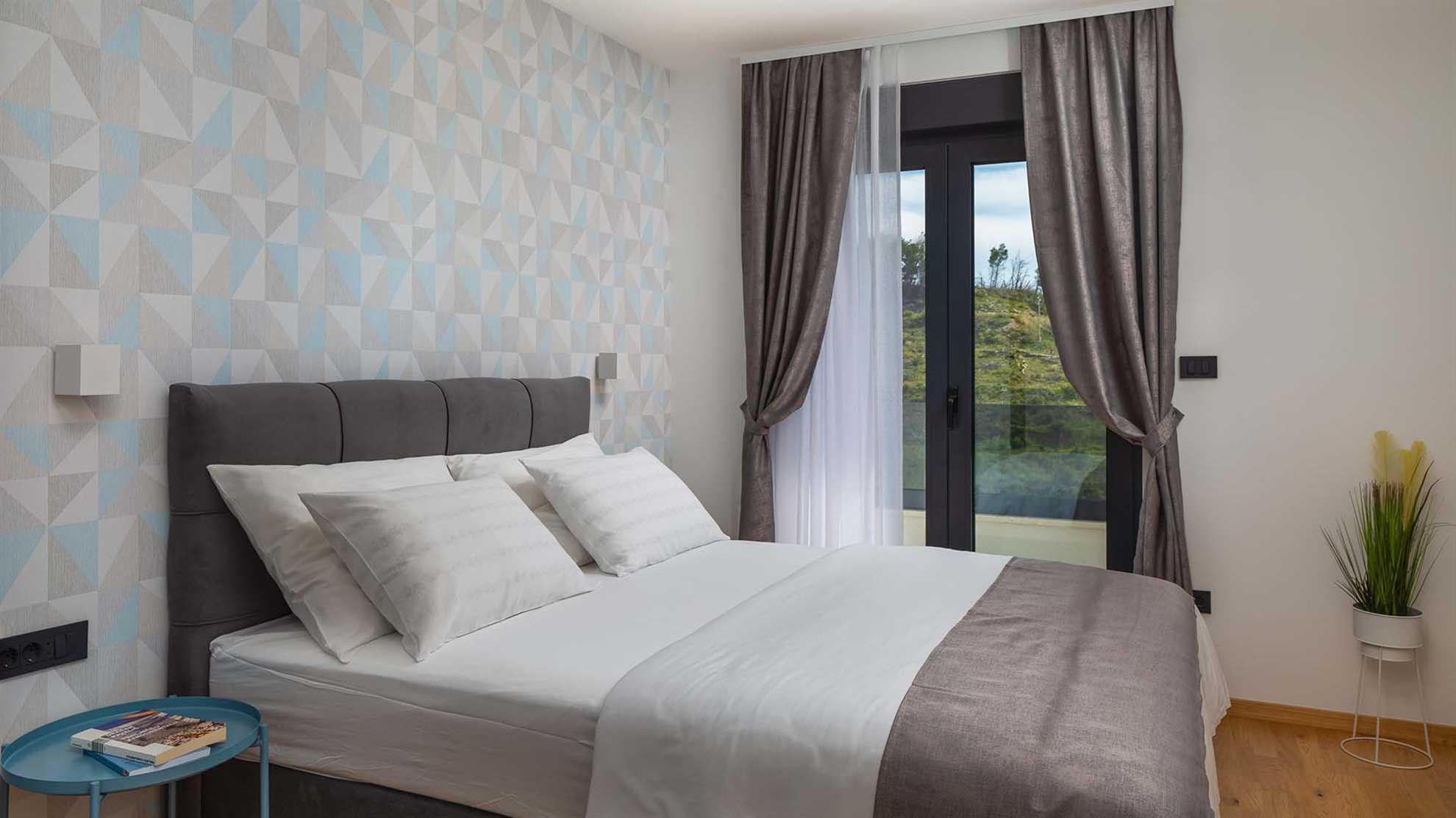 Elegant poolside villa in peaceful area in Klis