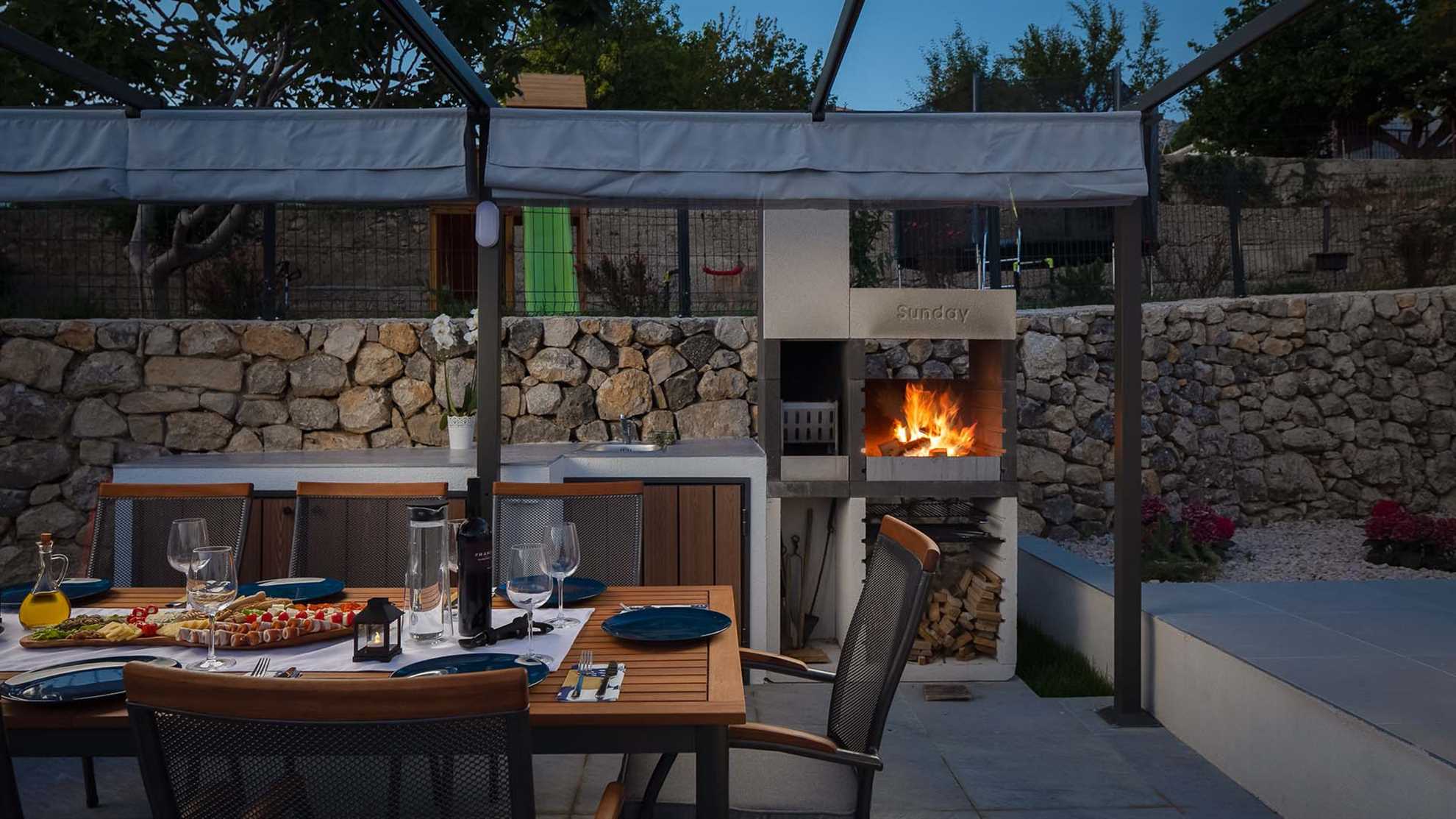 Elegant poolside villa in peaceful area in Klis