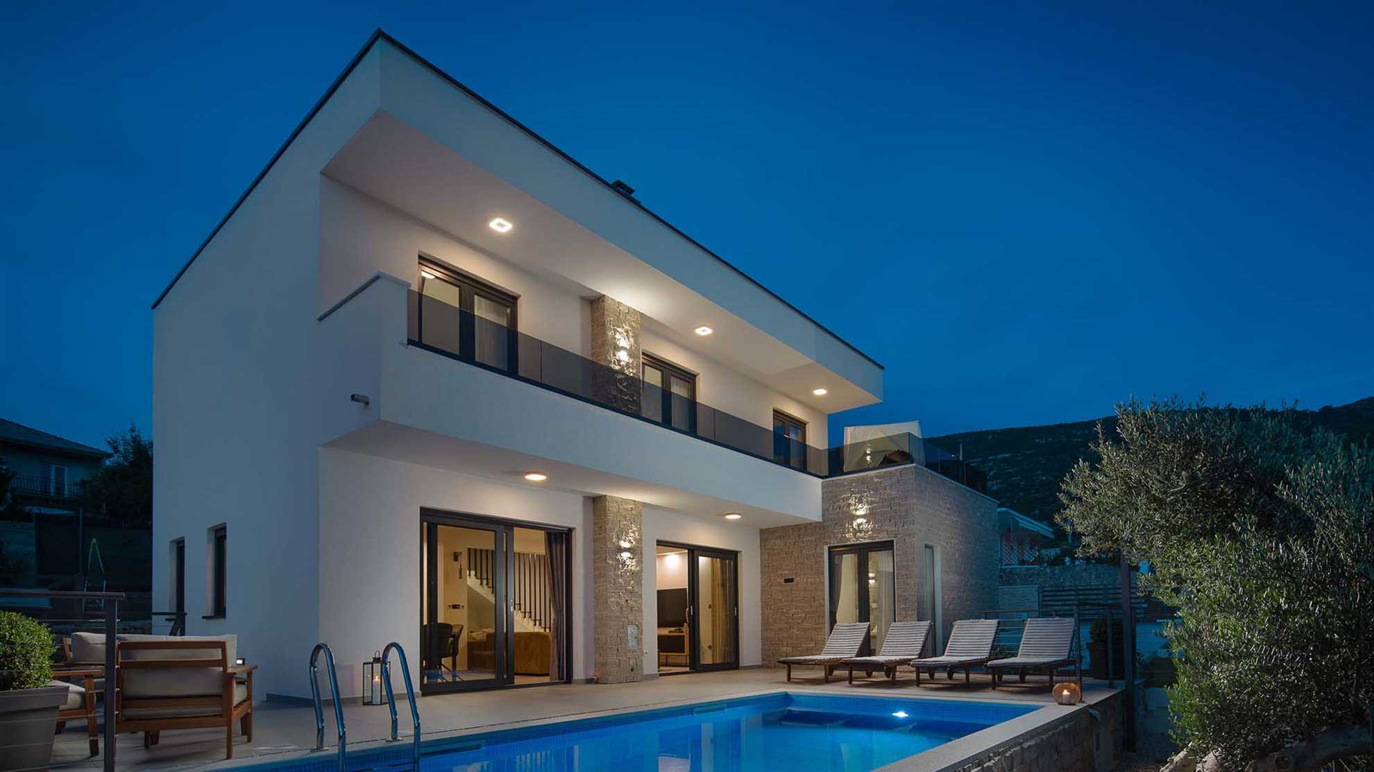 Elegant poolside villa in peaceful area in Klis