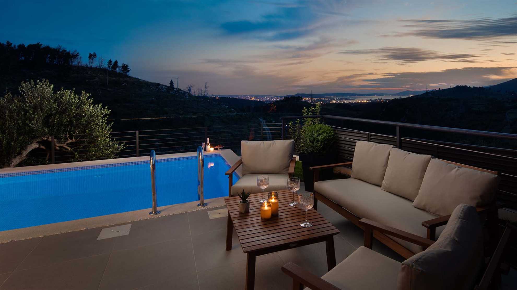 Elegant poolside villa in peaceful area in Klis