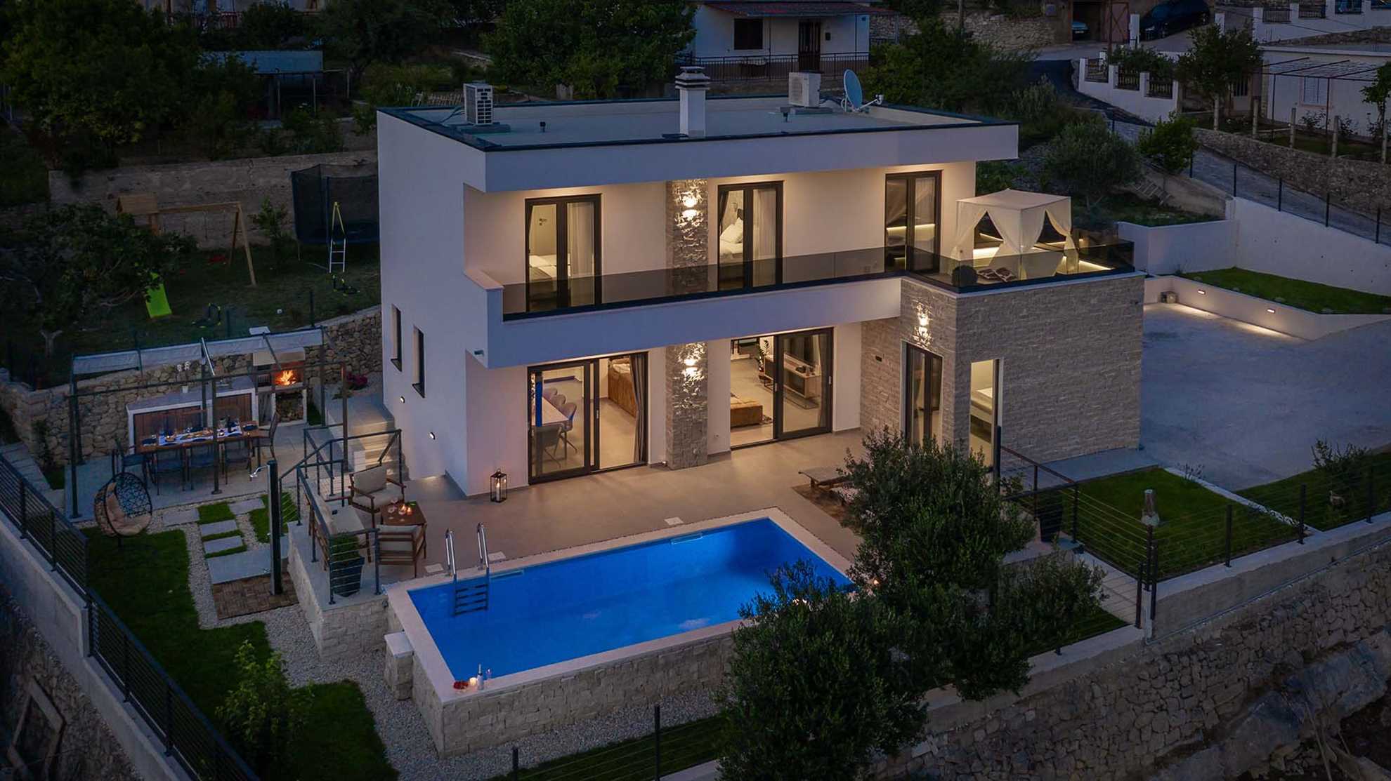 Elegant poolside villa in peaceful area in Klis