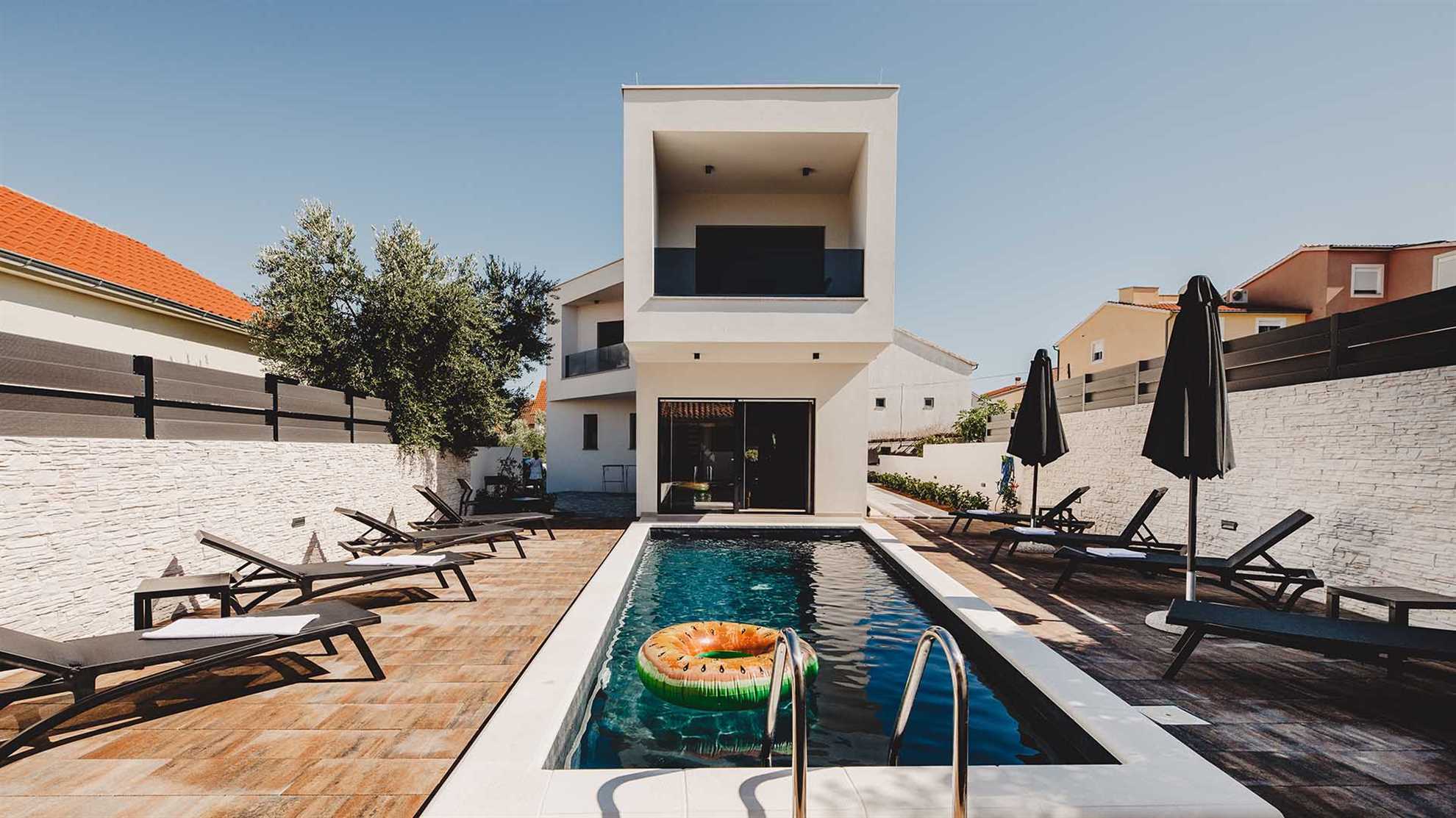 A moderrn villa in Vodice with a pool