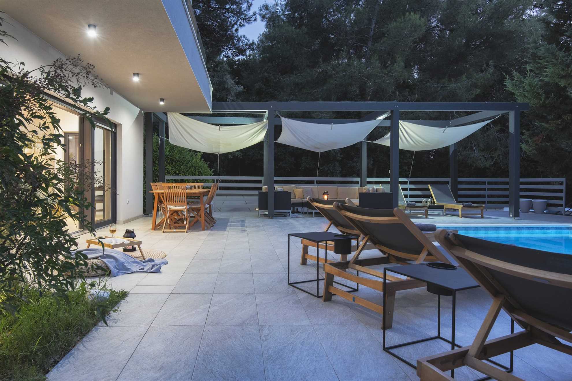 Elegant poolside villa in a pine forest in Banjole