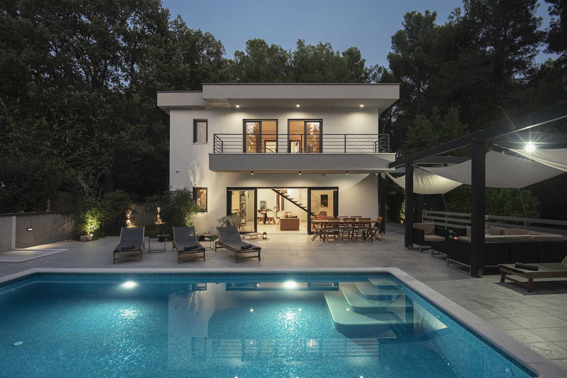 Elegant poolside villa in a pine forest in Banjole