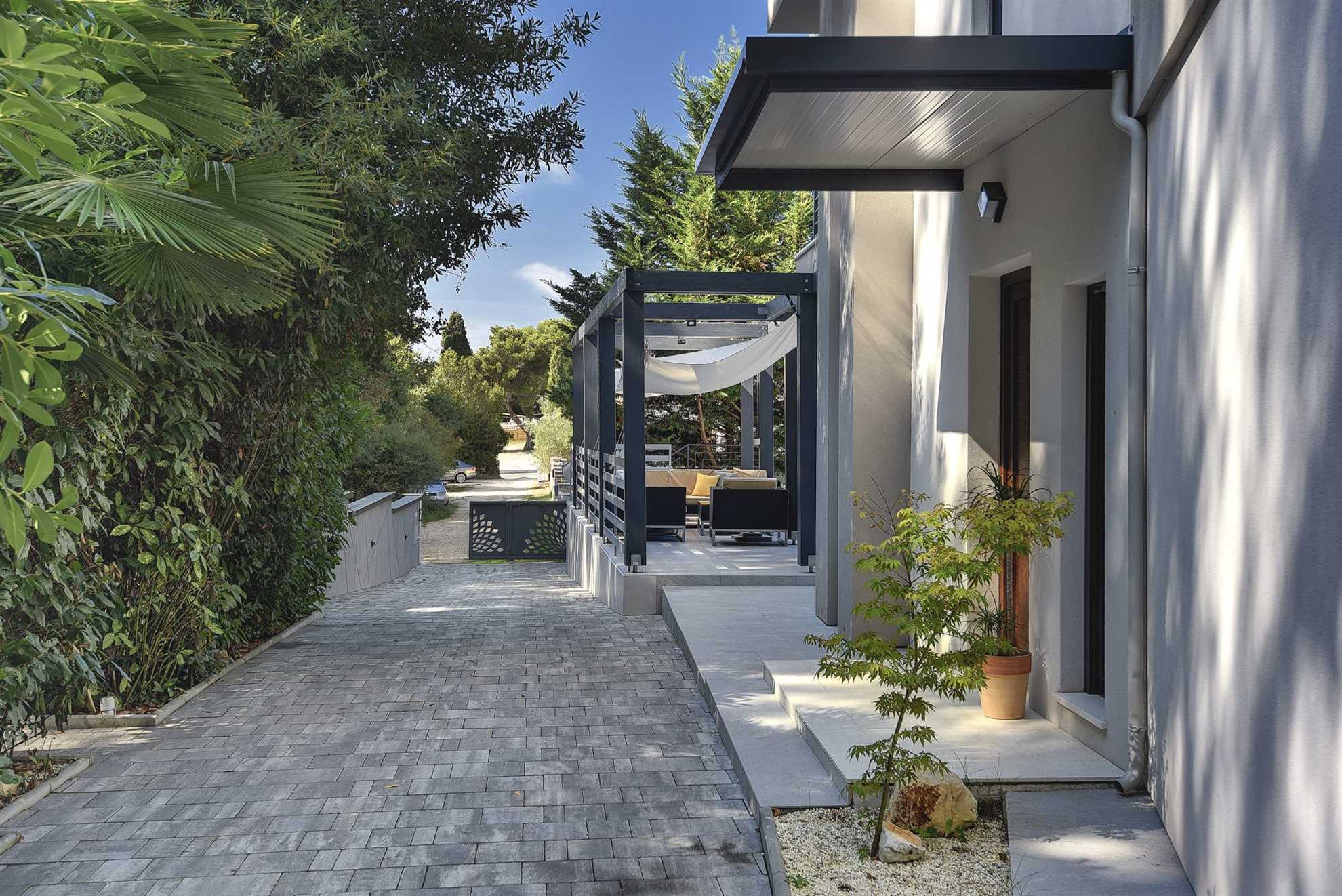 Elegant poolside villa in a pine forest in Banjole