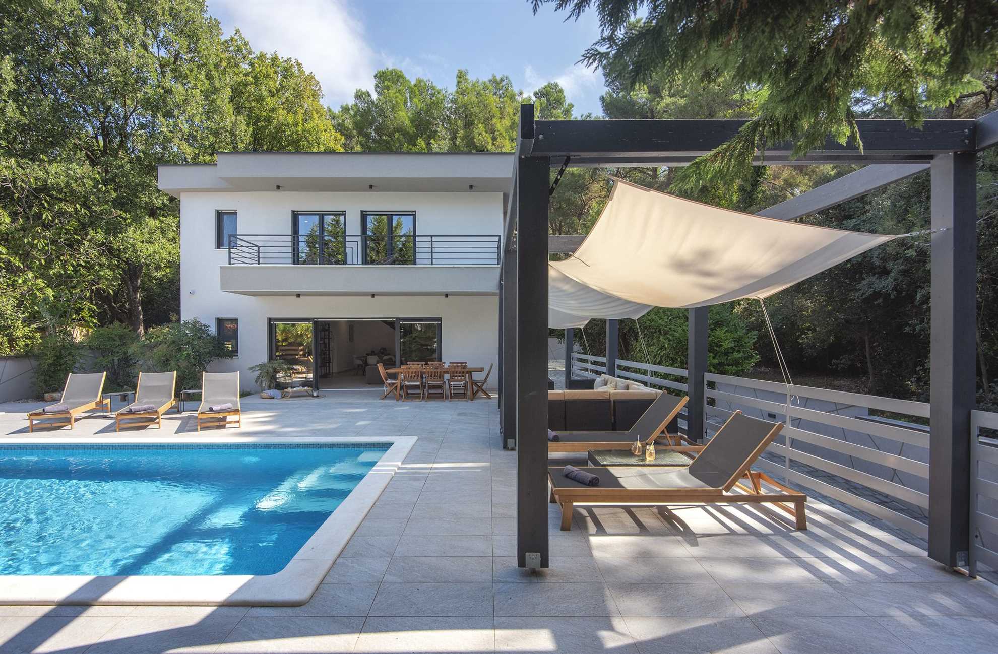 Elegant poolside villa in a pine forest in Banjole