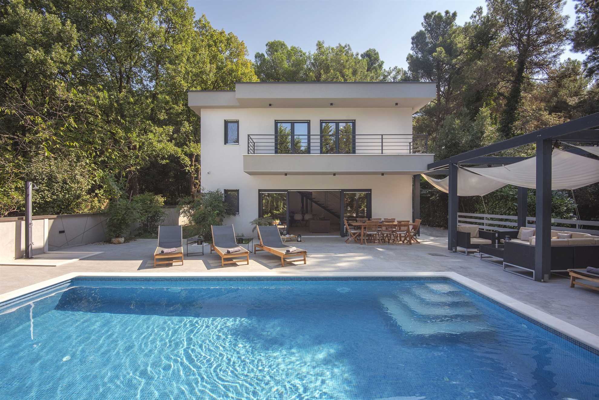 Elegant poolside villa in a pine forest in Banjole