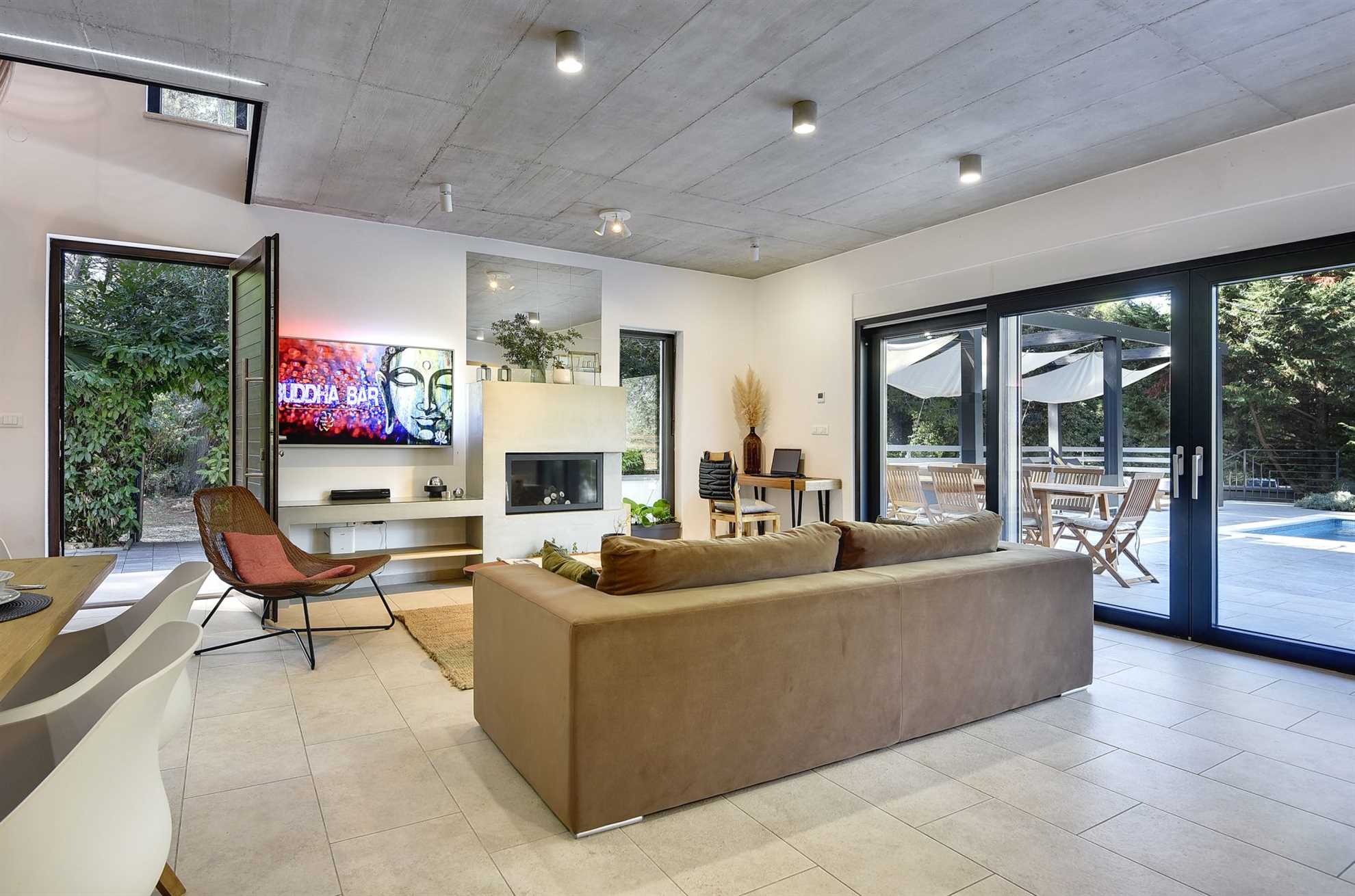 Elegant poolside villa in a pine forest in Banjole