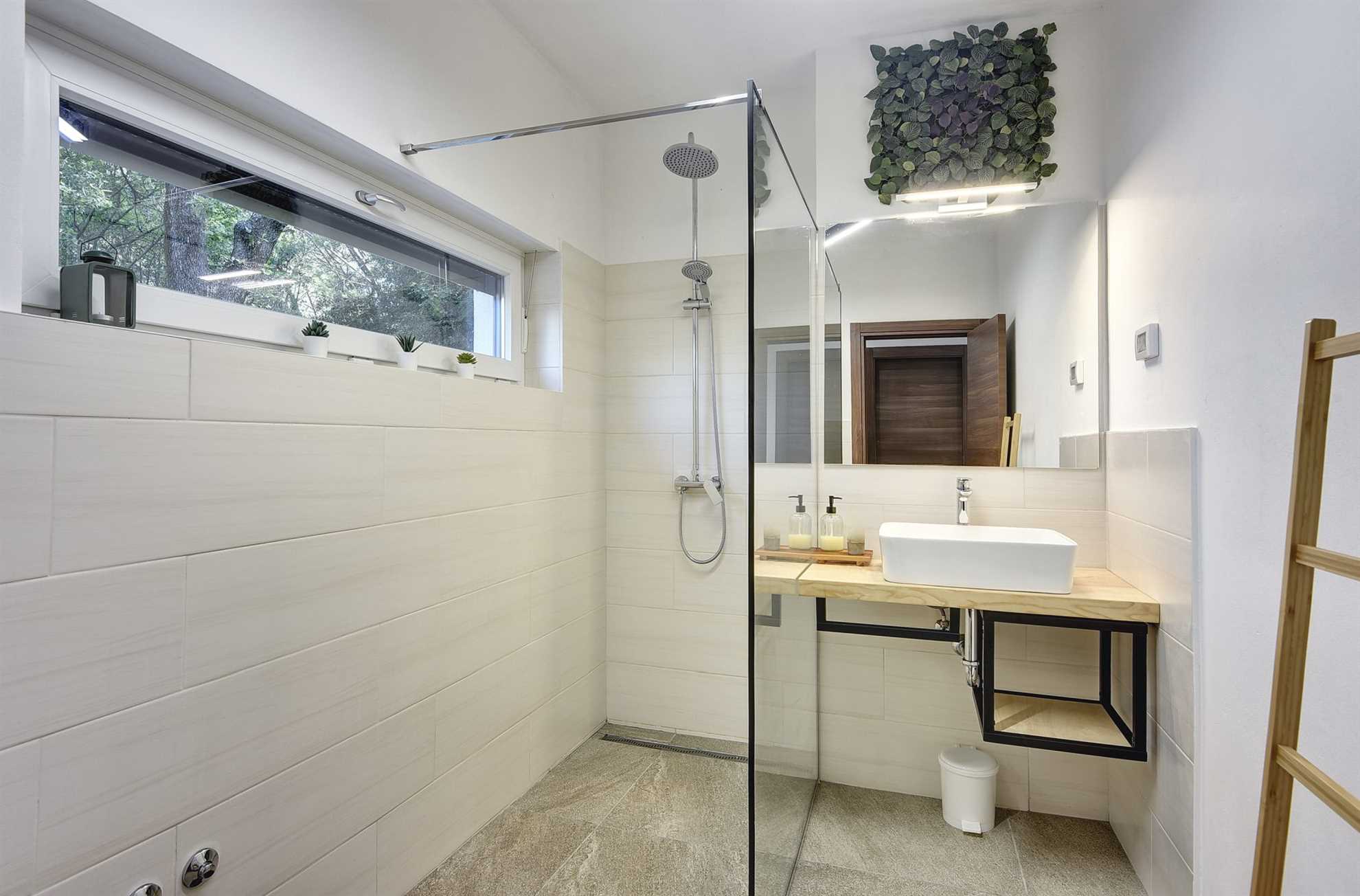 Elegant poolside villa in a pine forest in Banjole