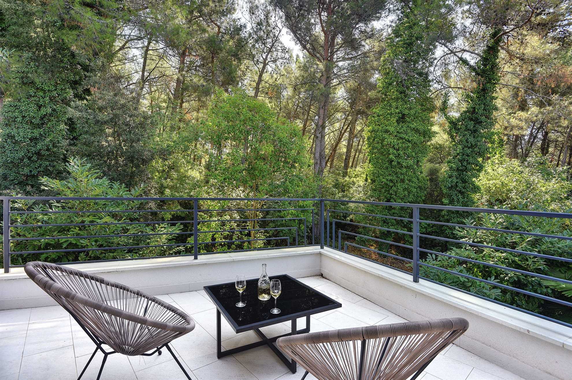 Elegant poolside villa in a pine forest in Banjole