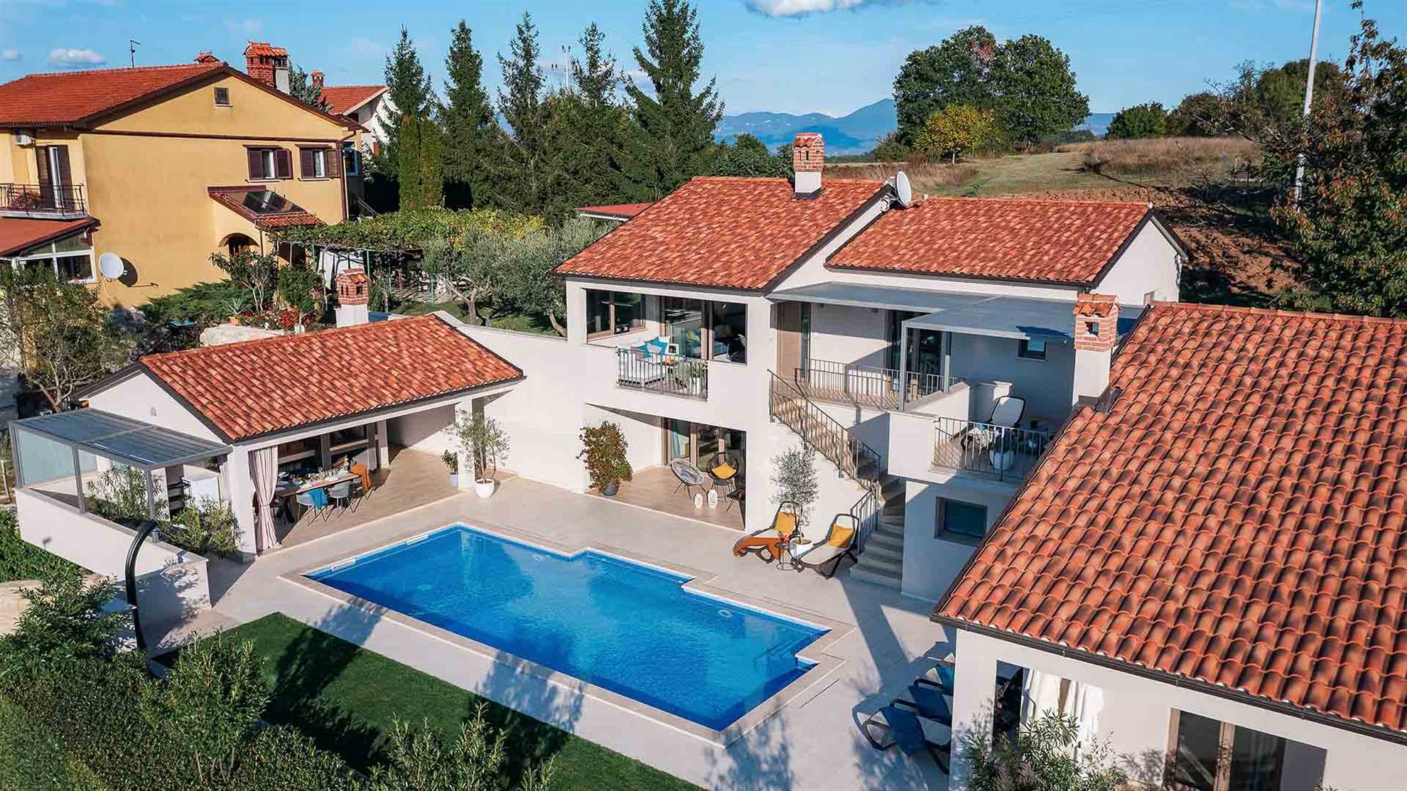 Stunning villa with a swimming pool near Pazin