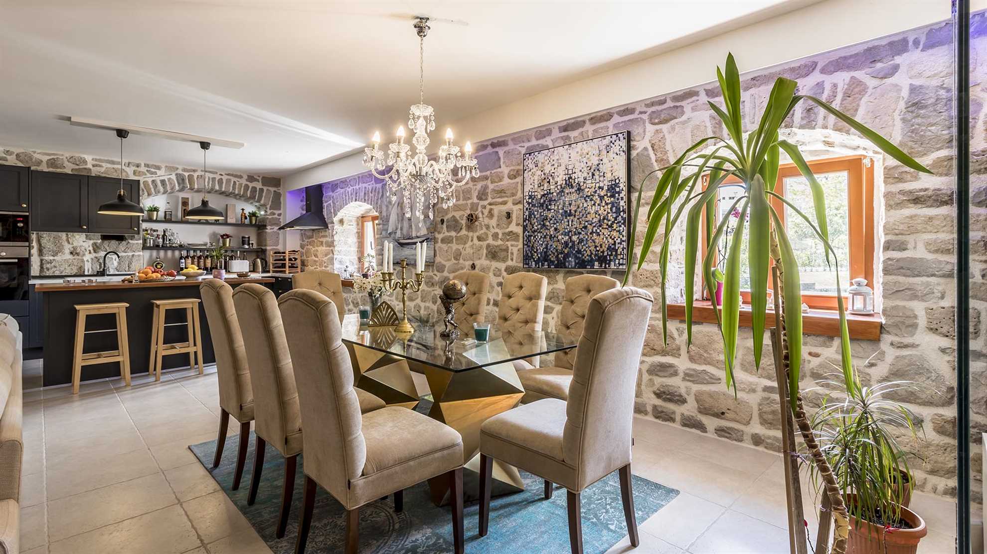 Poolside villa on special location in Solin