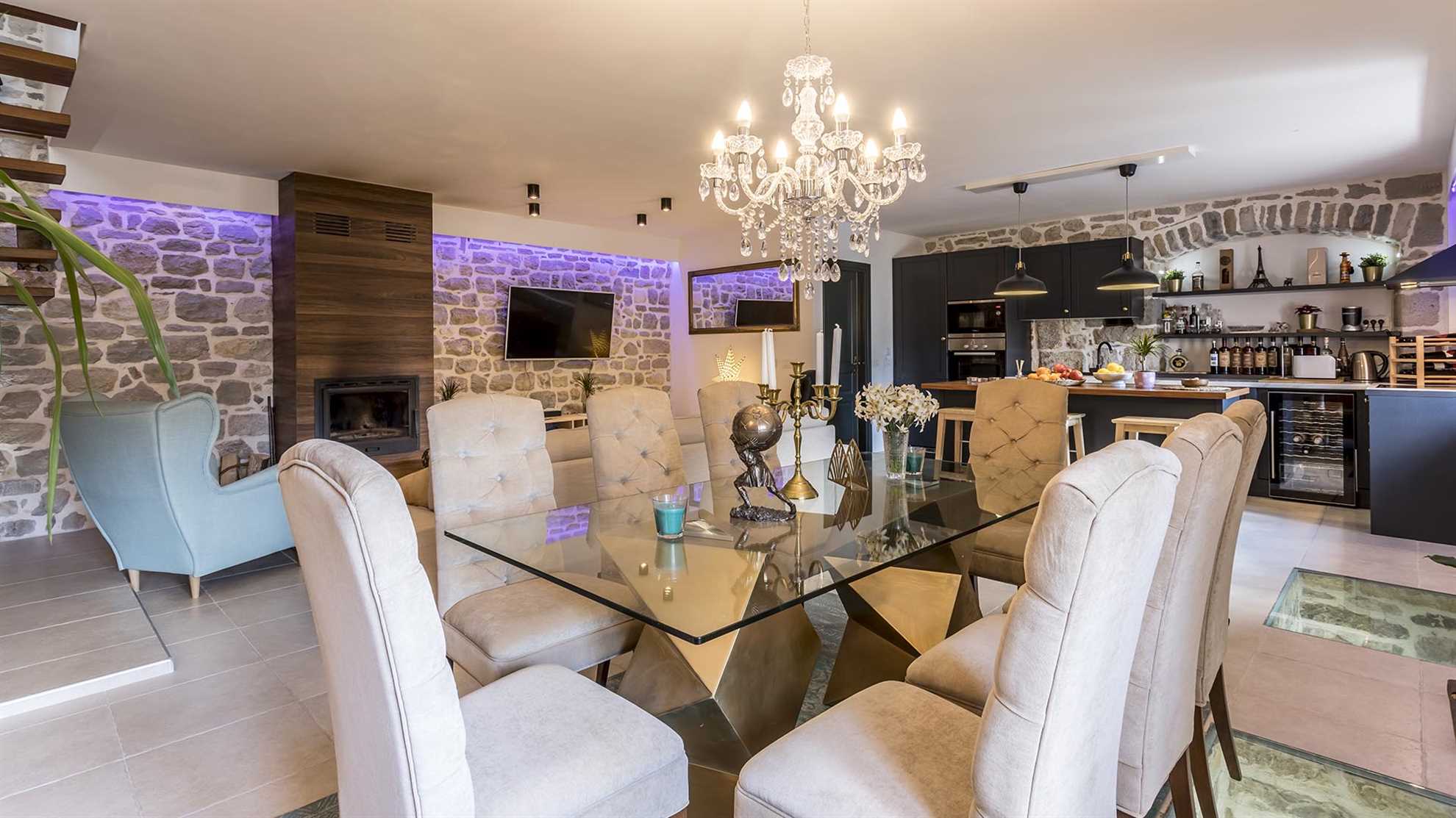 Poolside villa on special location in Solin