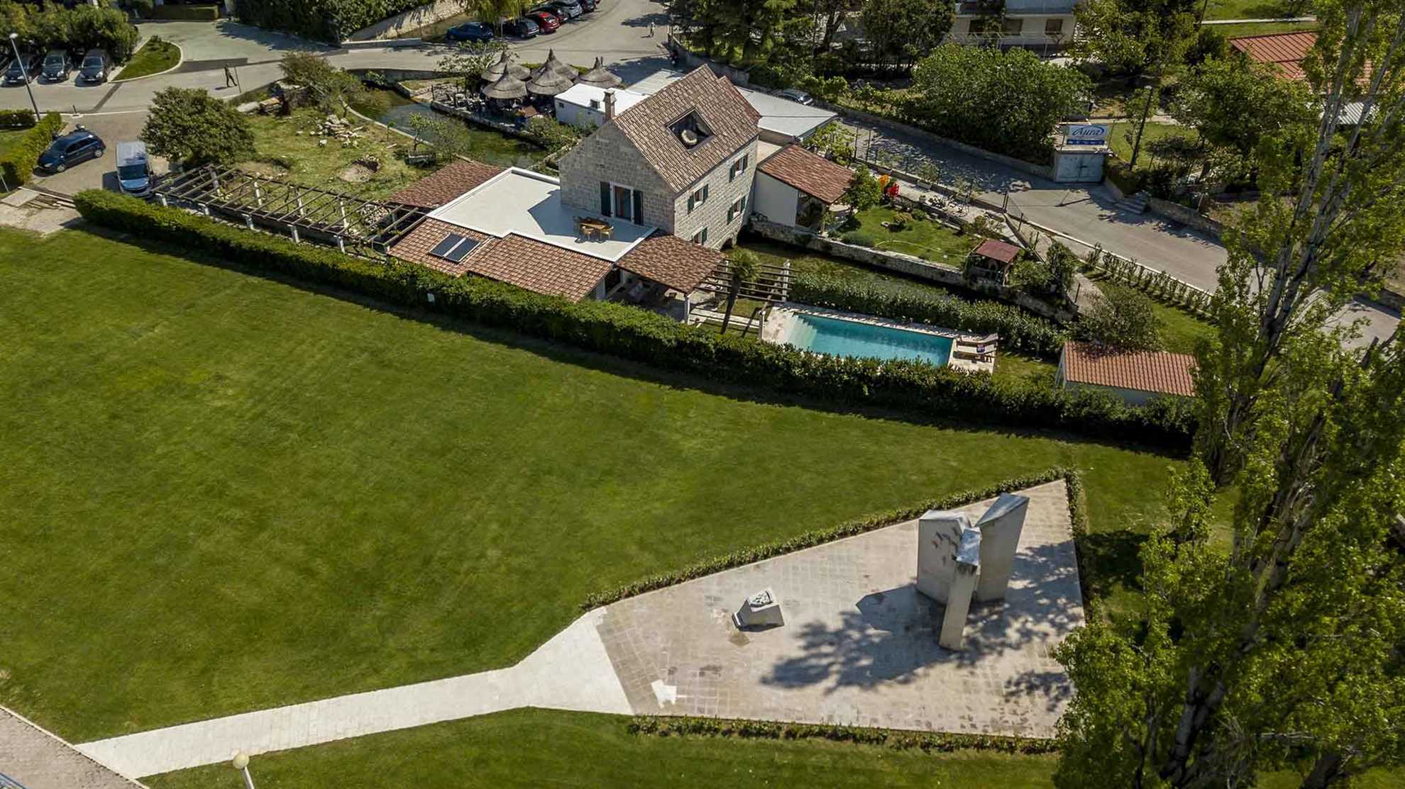 Poolside villa on special location in Solin