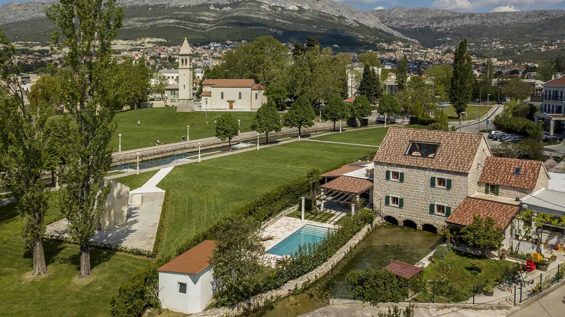 Poolside villa on special location in Solin