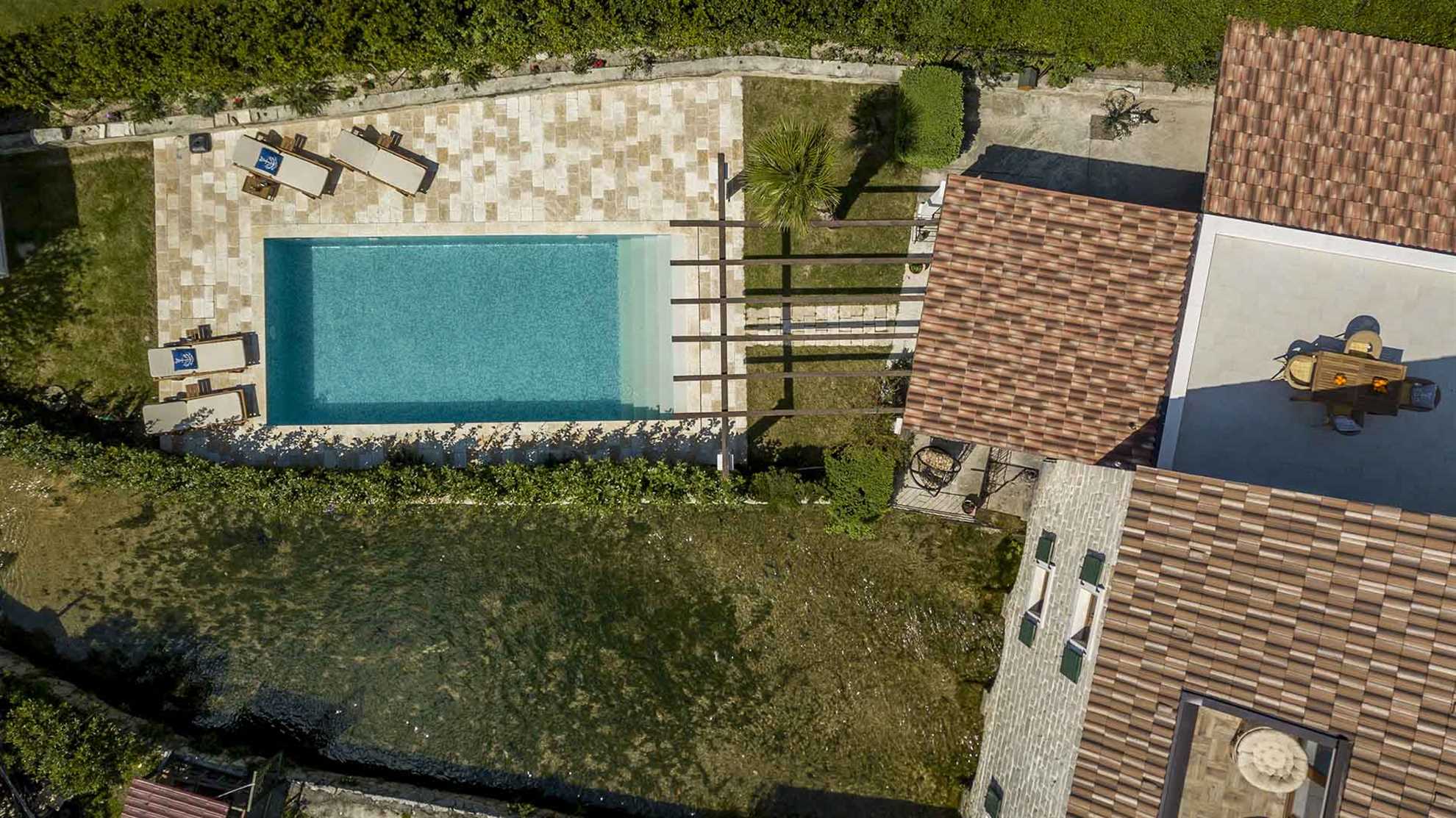 Poolside villa on special location in Solin