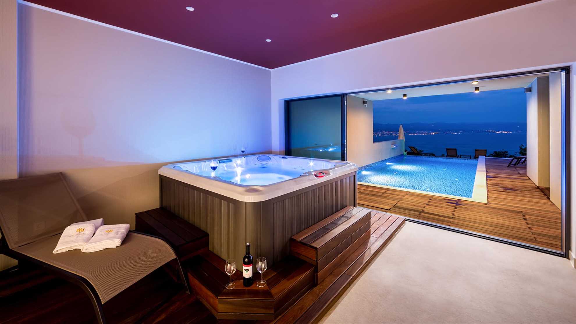Spectacular luxury villa with infinity pool