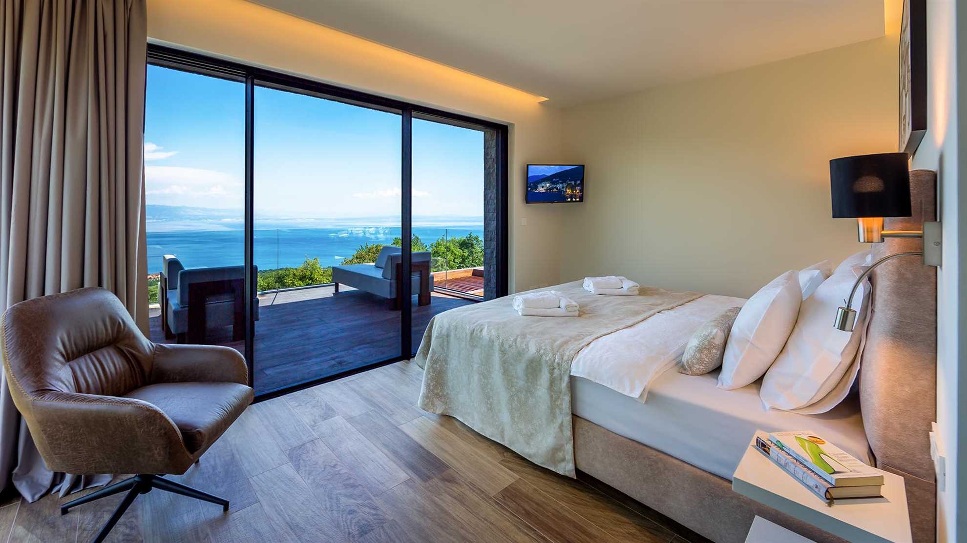 Spectacular luxury villa with infinity pool