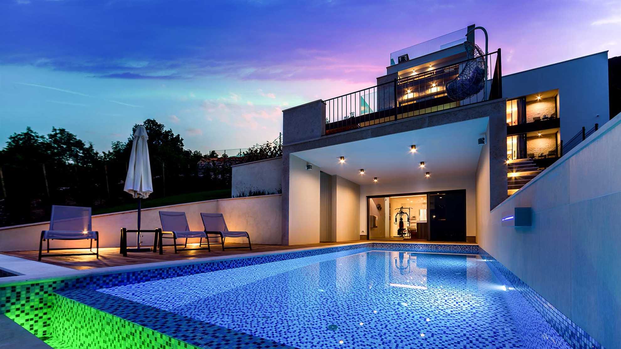 Spectacular luxury villa with infinity pool