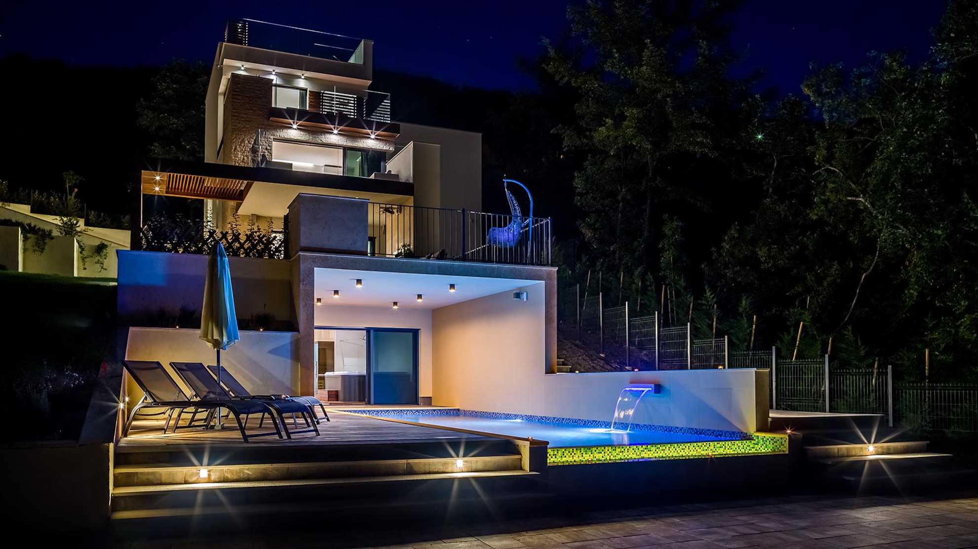 Spectacular luxury villa with infinity pool
