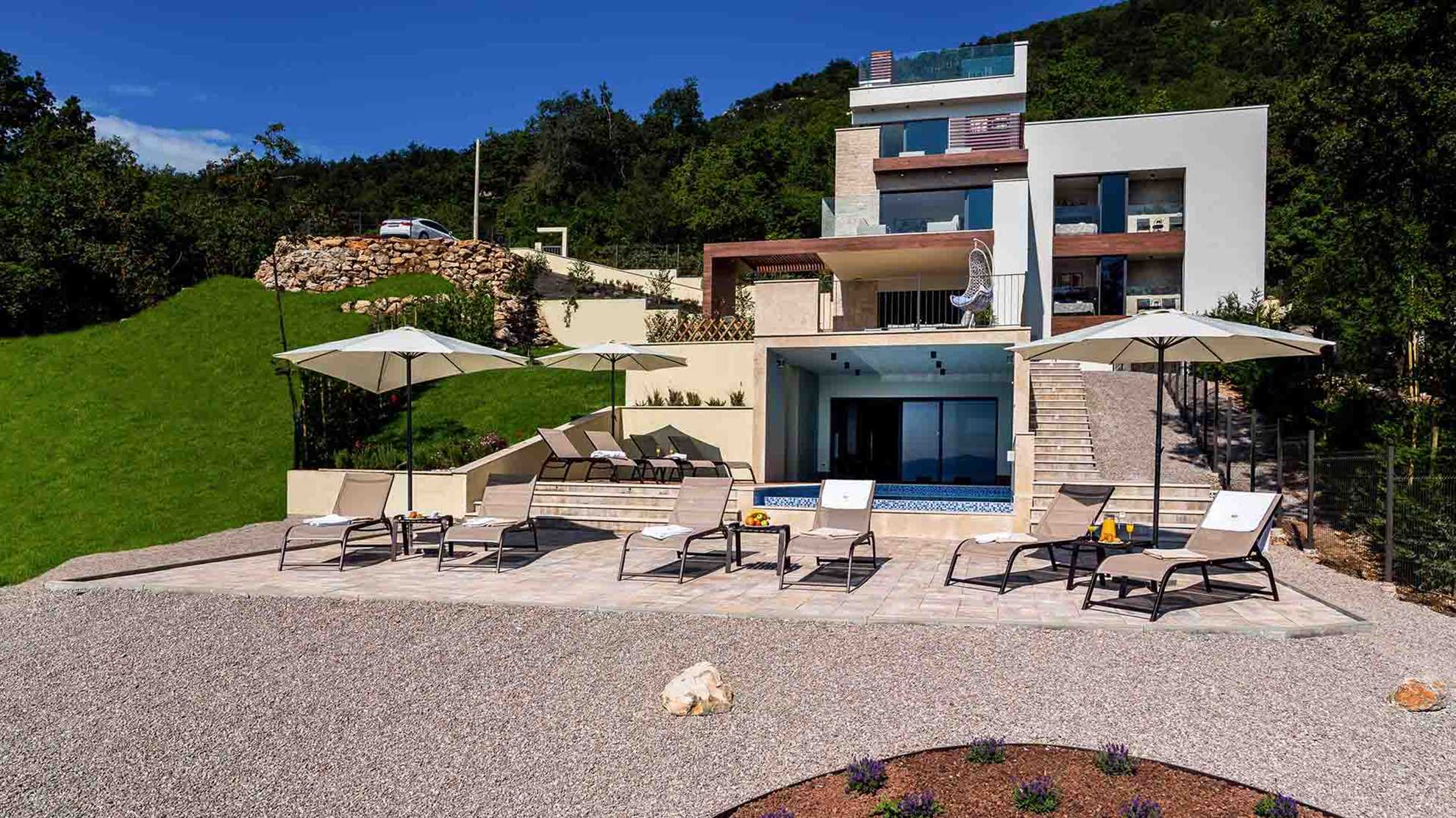 Spectacular luxury villa with infinity pool