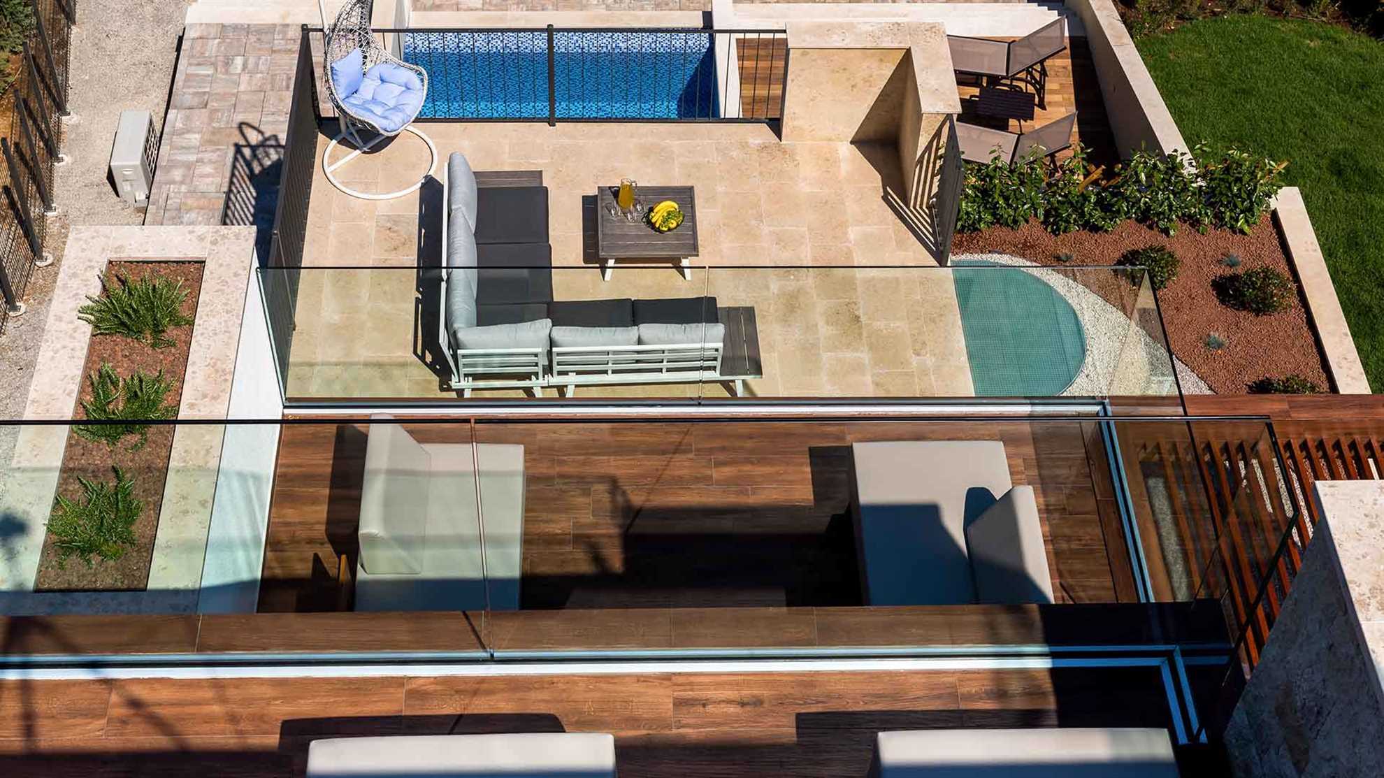 Spectacular luxury villa with infinity pool