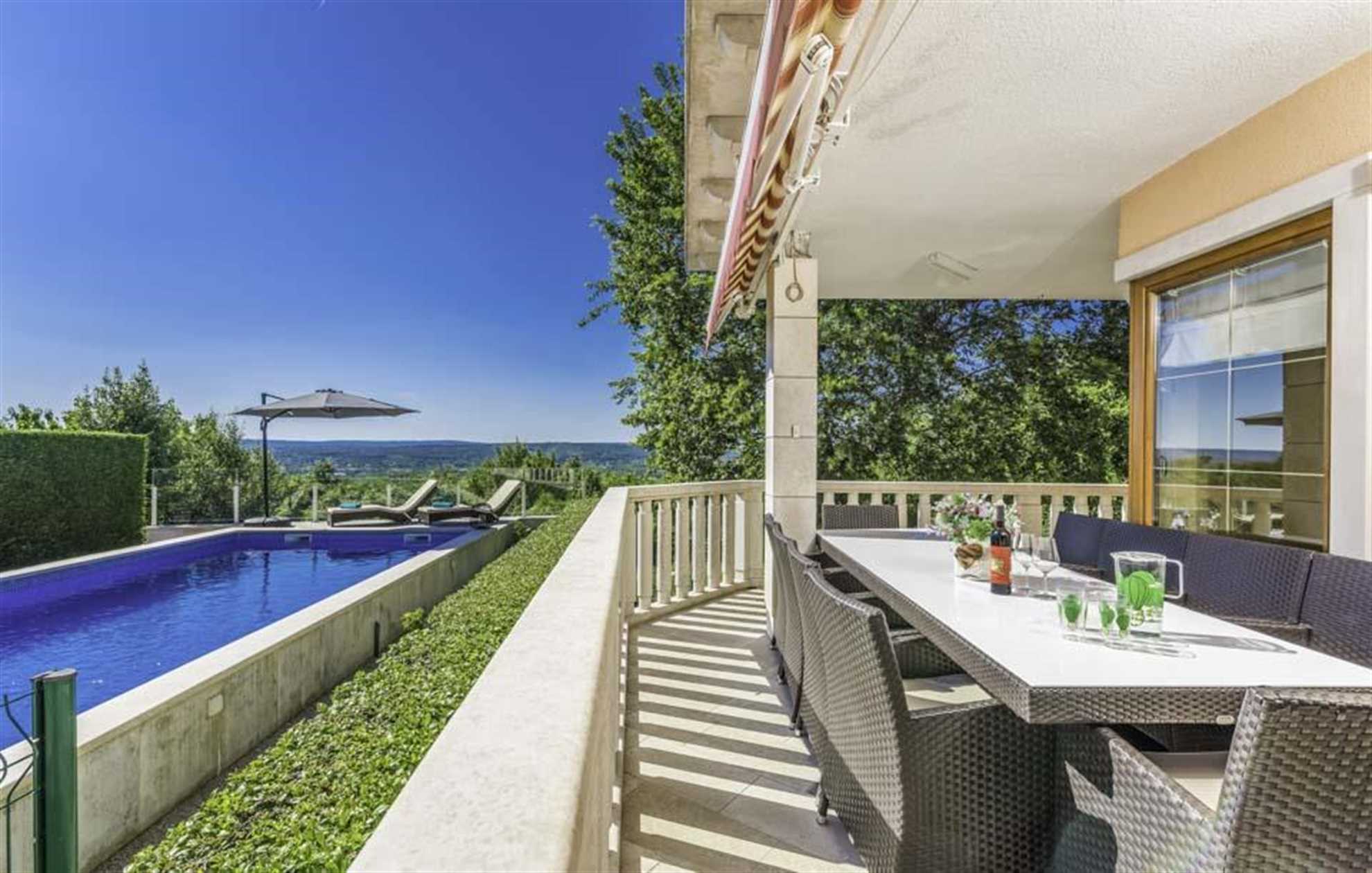Family villa in Labin with a swimming pool