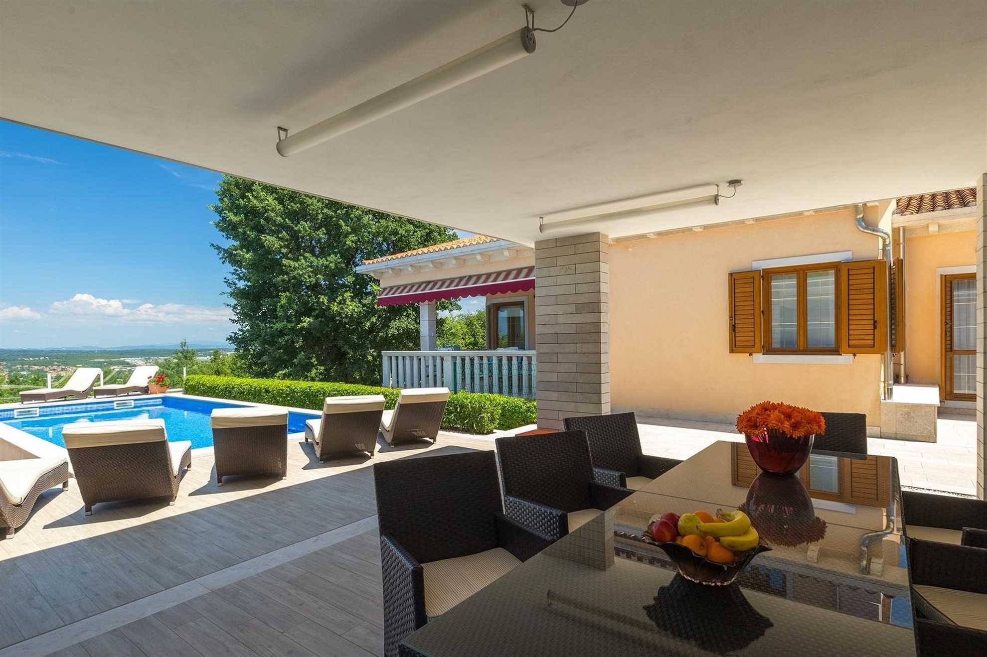 Family villa in Labin with a swimming pool