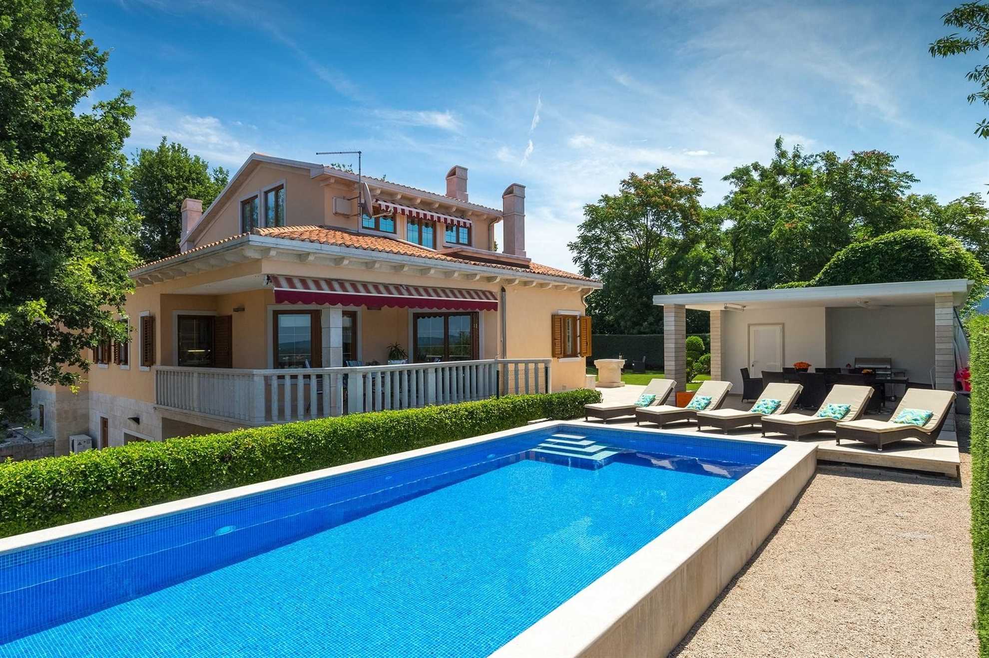 Family villa in Labin with a swimming pool