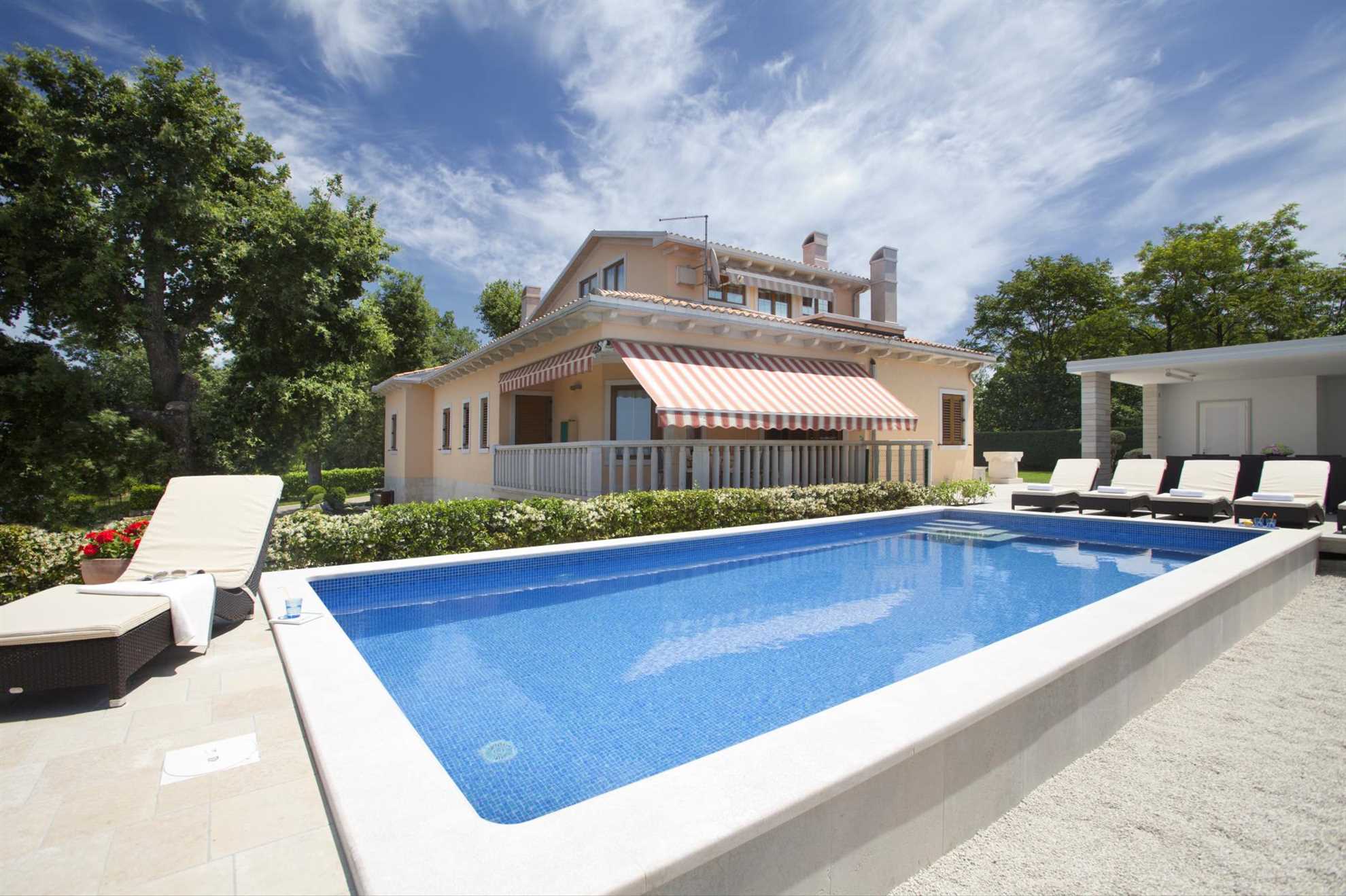 Family villa in Labin with a swimming pool