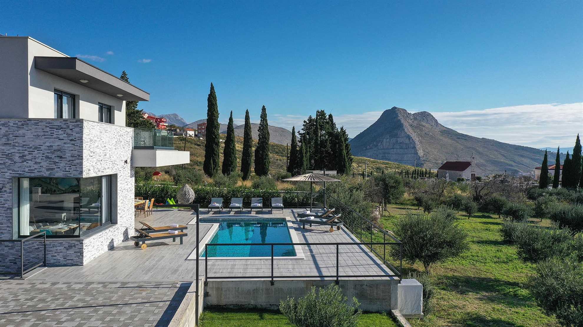 A wonderfull poolside villa in Solin