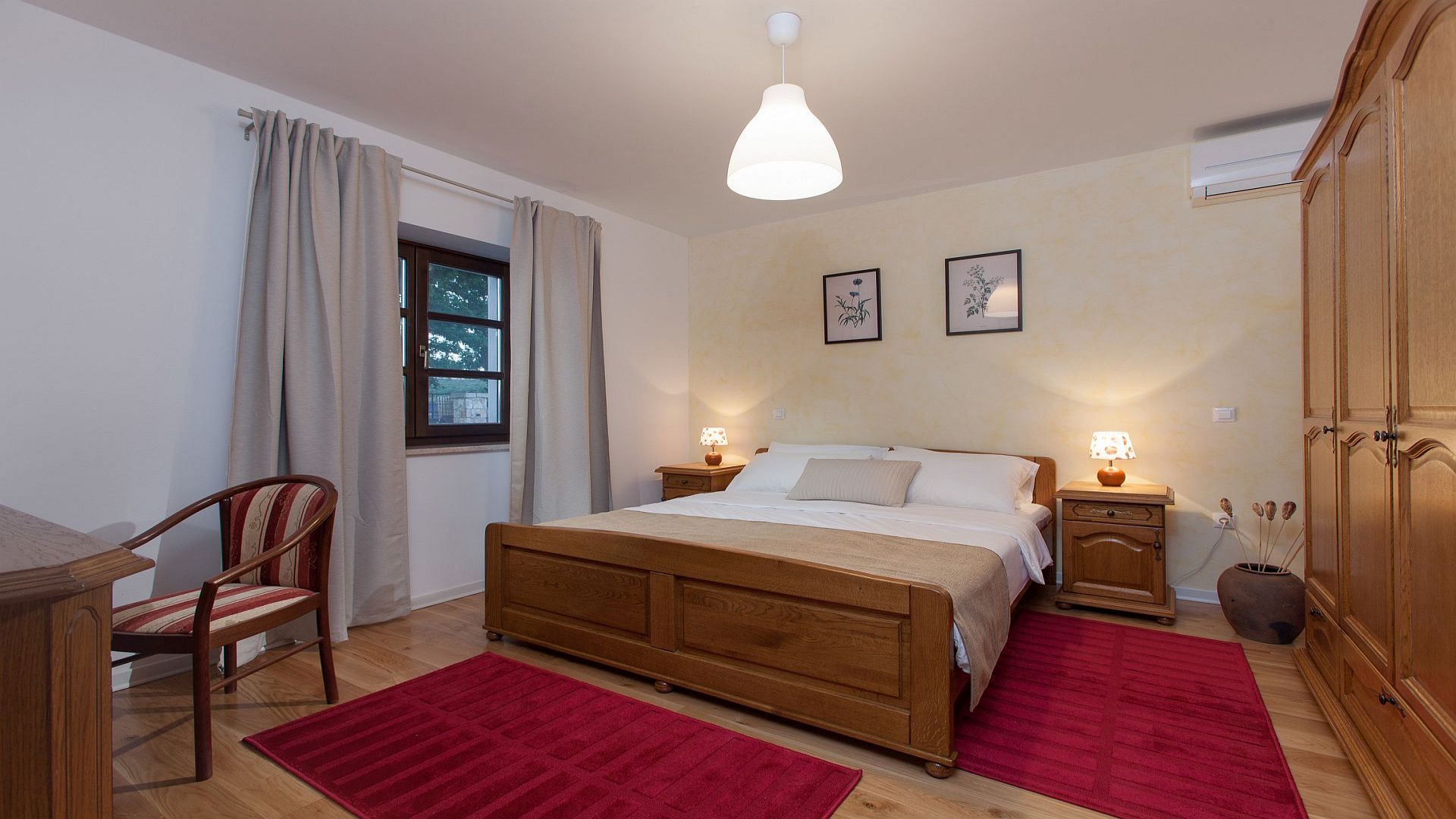 Lovely rural villa with a swimming pool in Bale