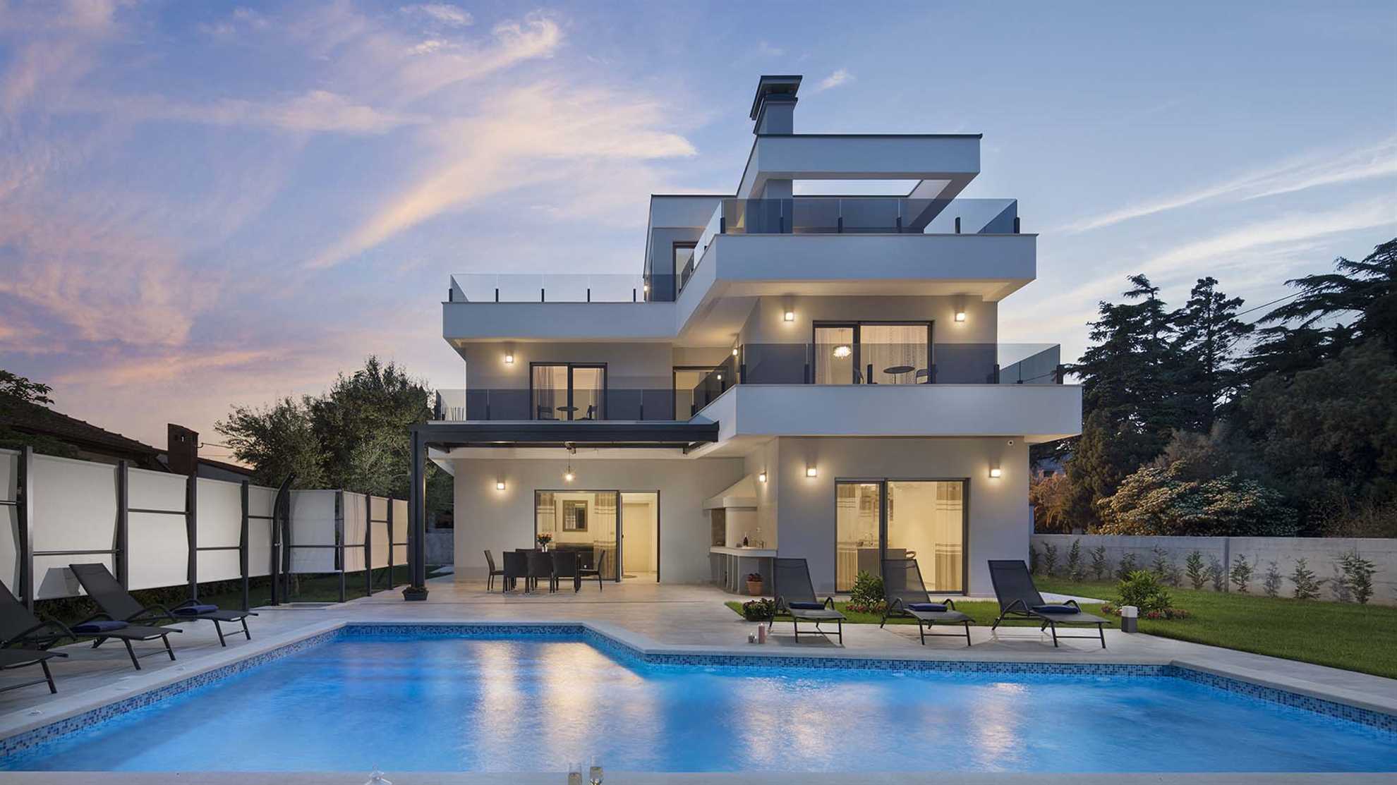 Luxury villa with swimming pool in Premantura