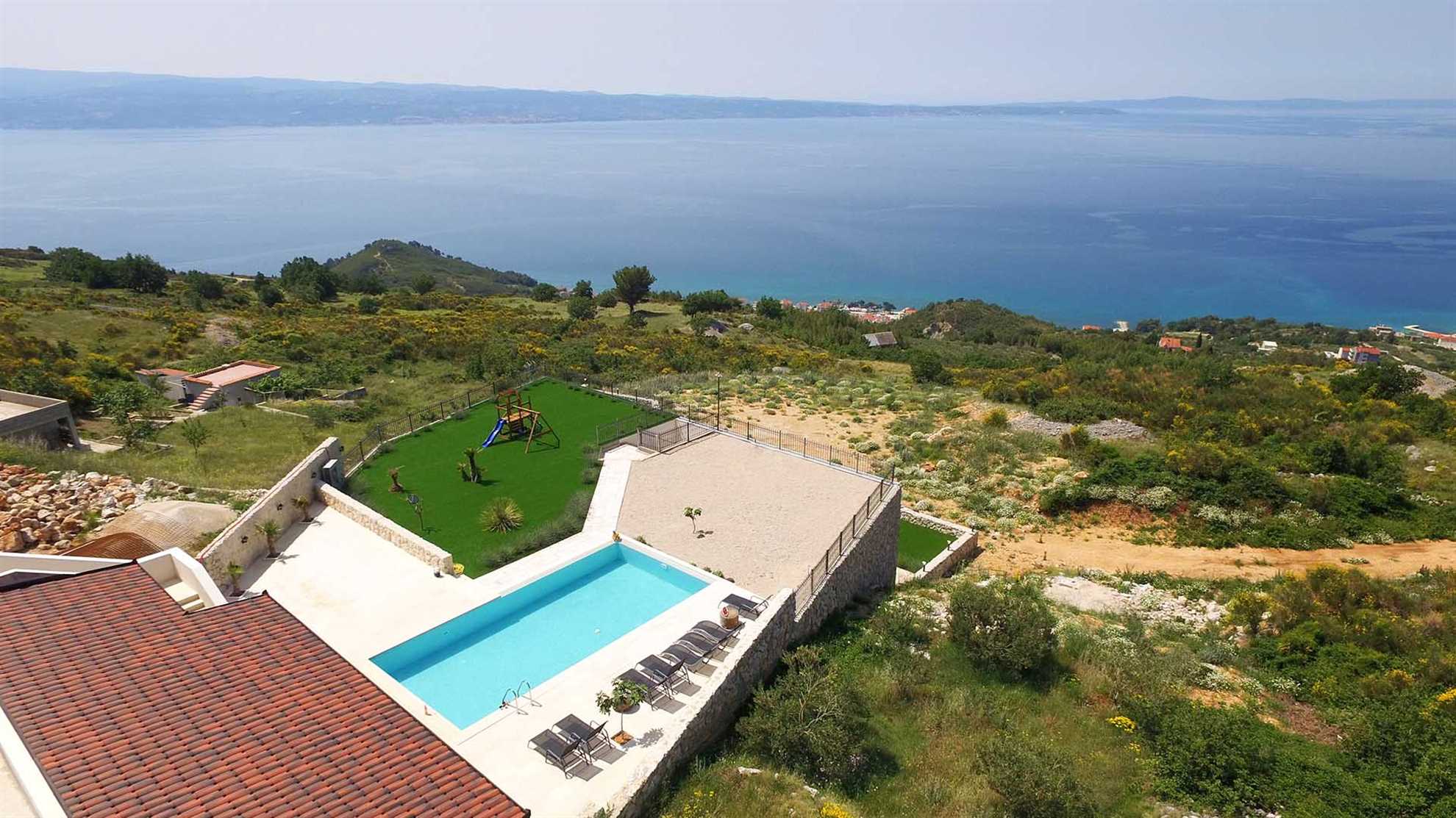 Villa for large groups in Podstrana near Split