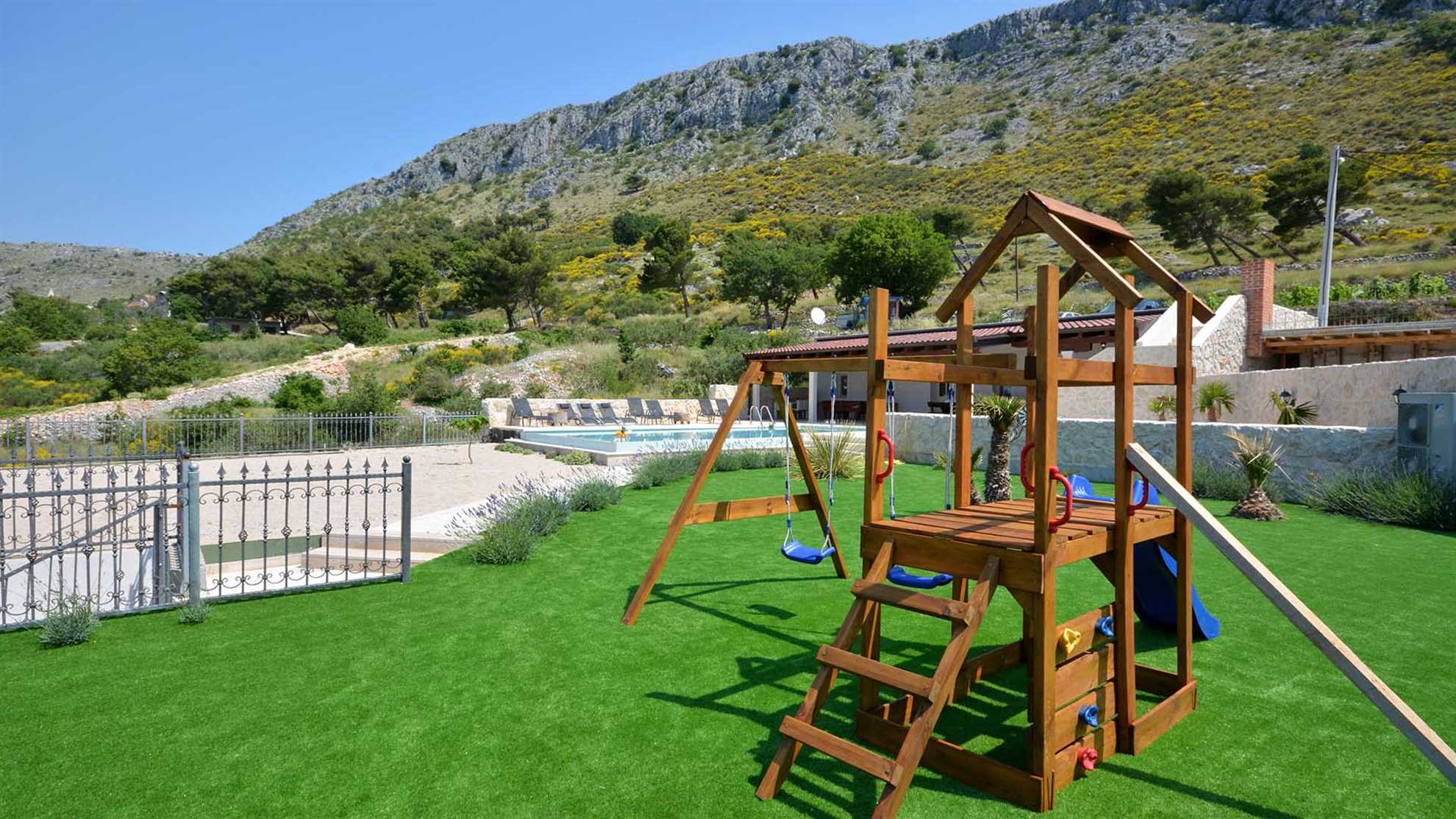 Villa for large groups in Podstrana near Split