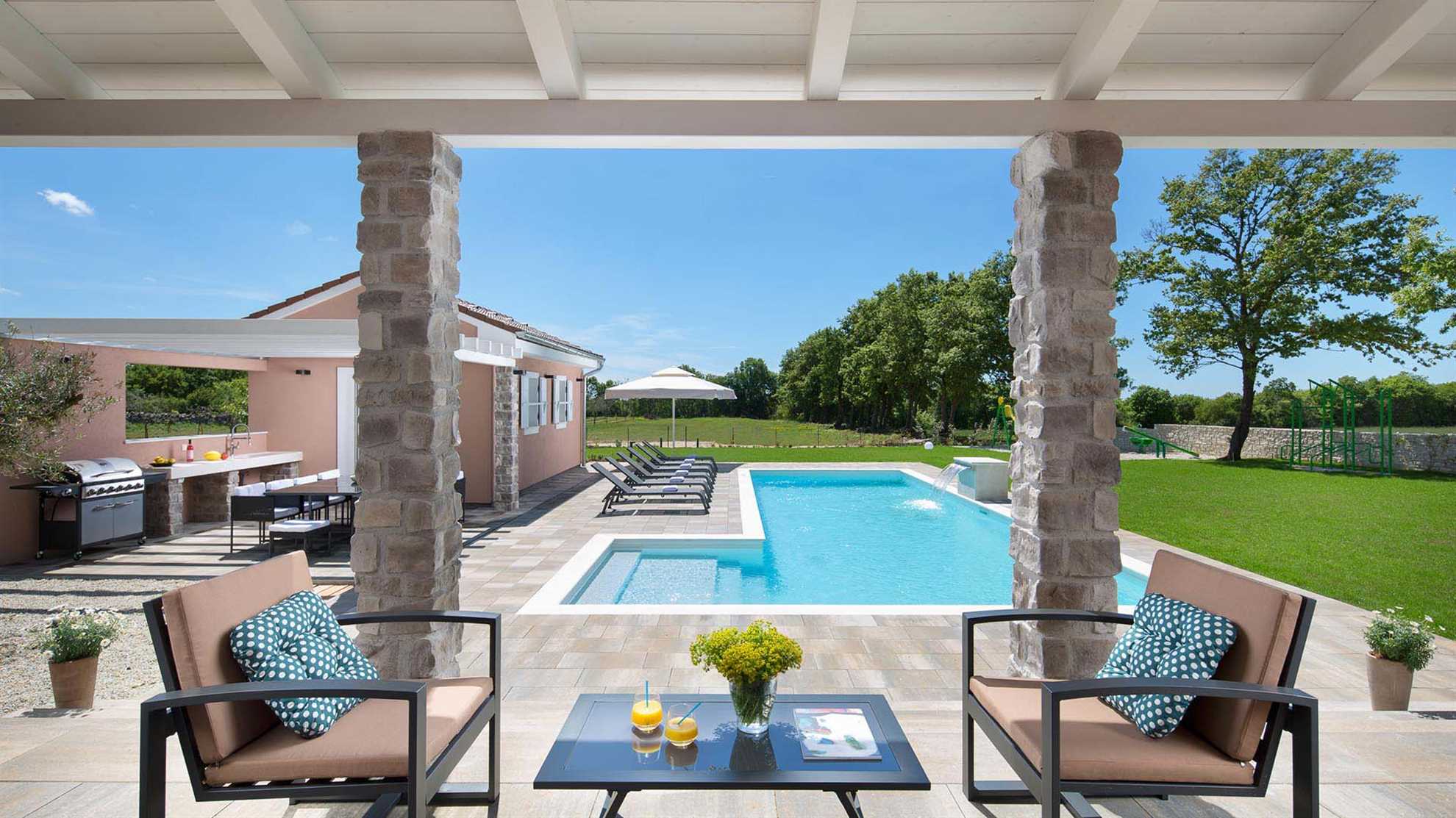 Stylish luxury villa with stunning swimming pool