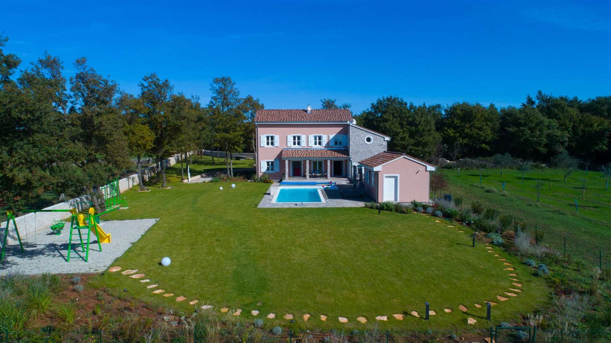 Stylish luxury villa with stunning swimming pool