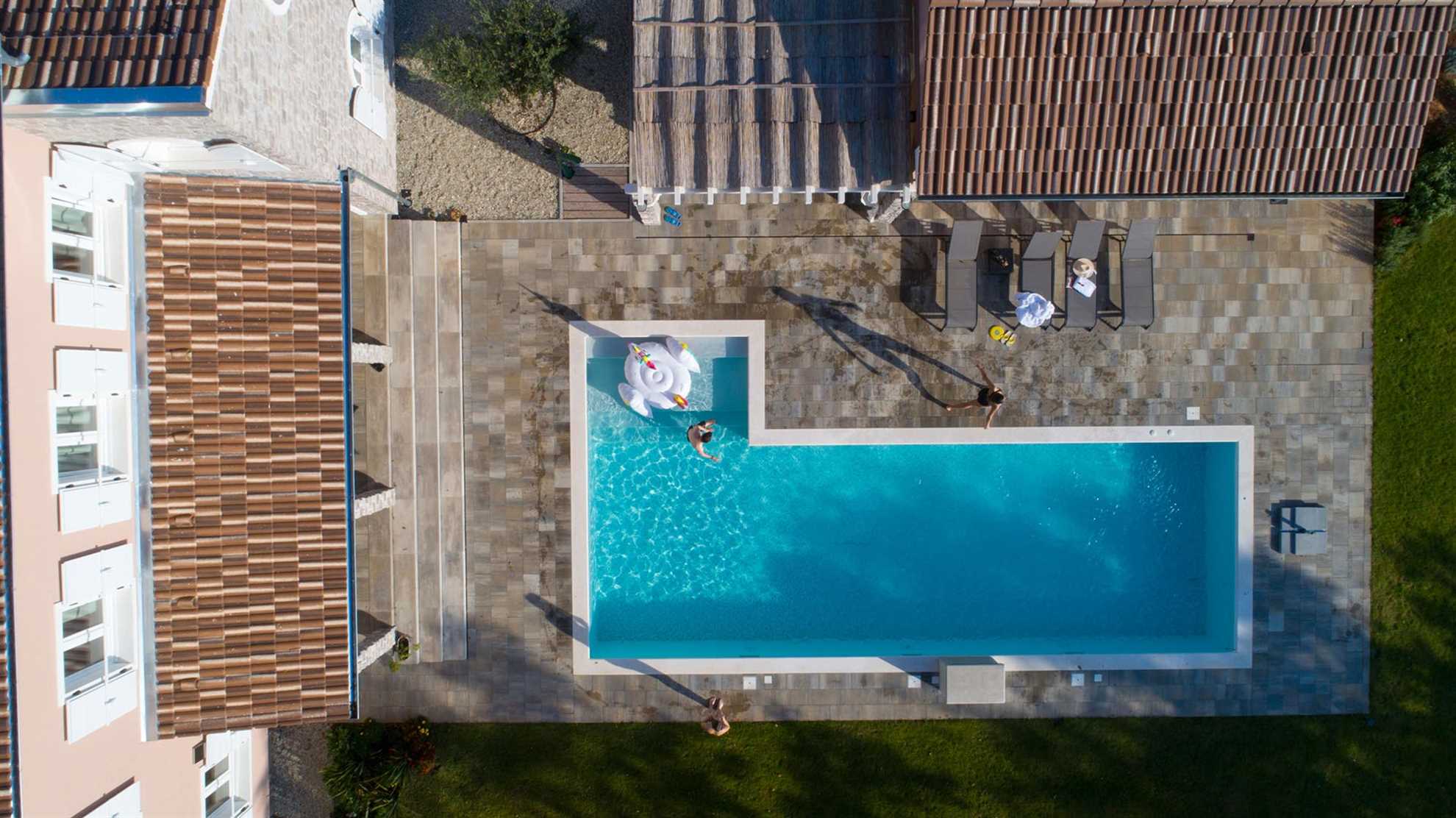 Stylish luxury villa with stunning swimming pool