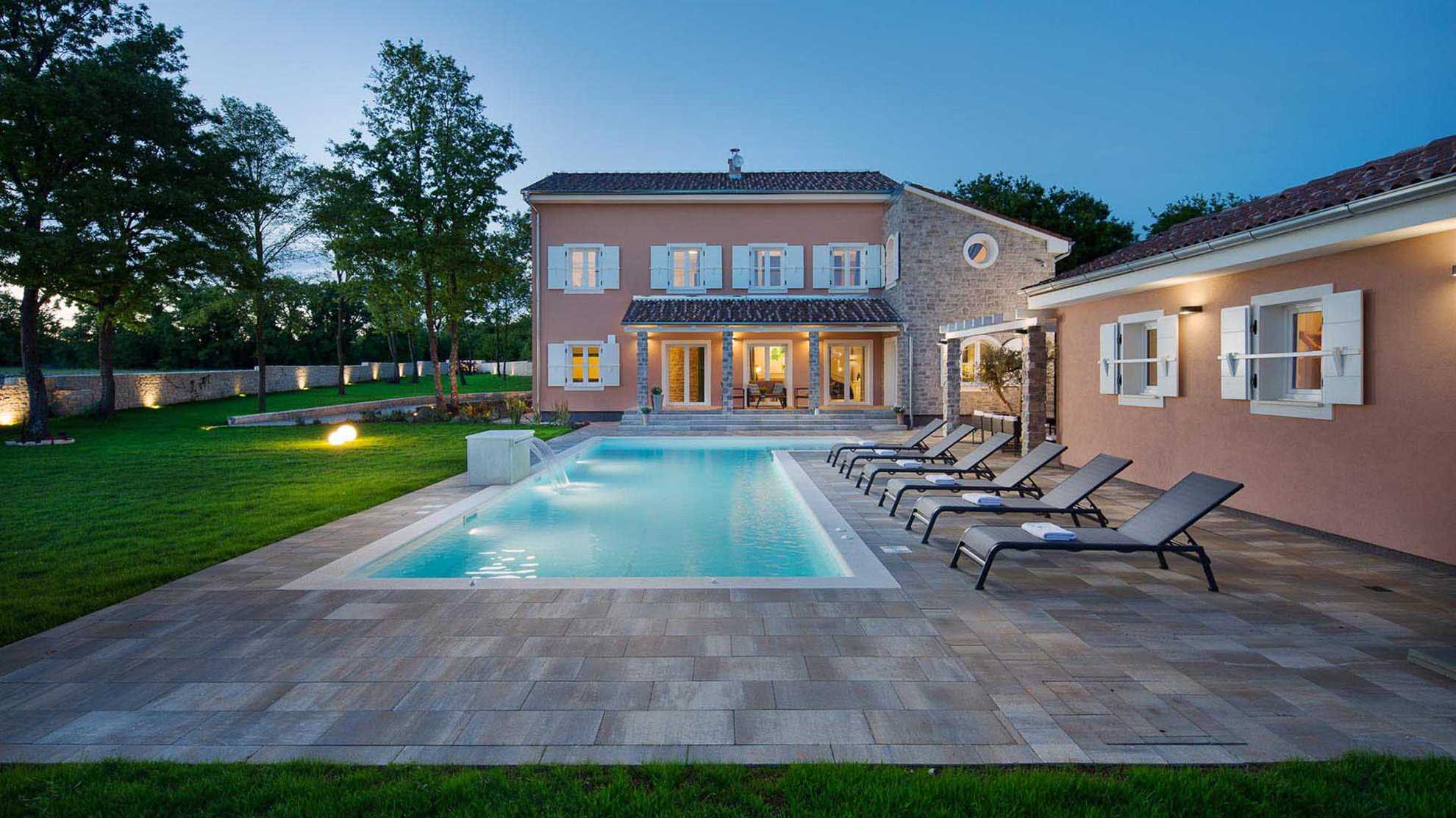 Stylish luxury villa with stunning swimming pool