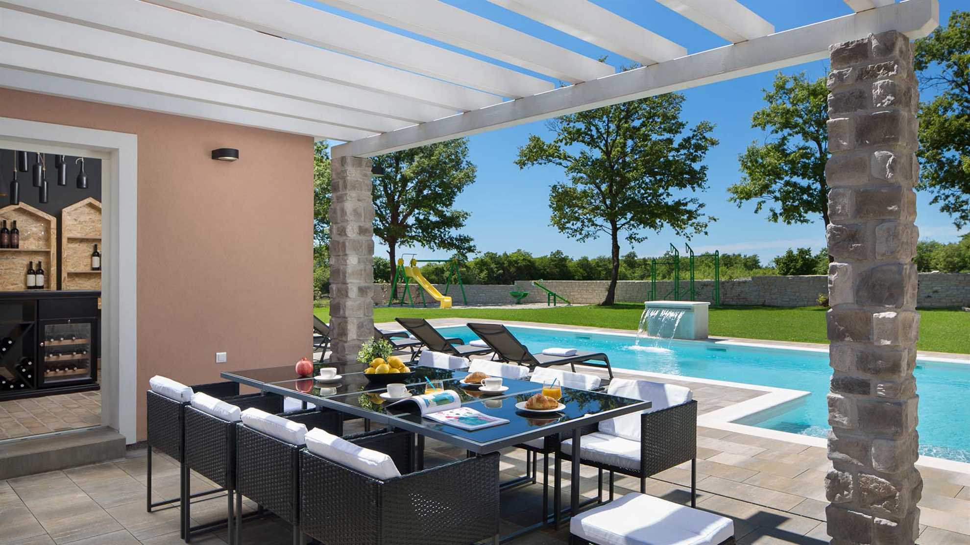 Stylish luxury villa with stunning swimming pool